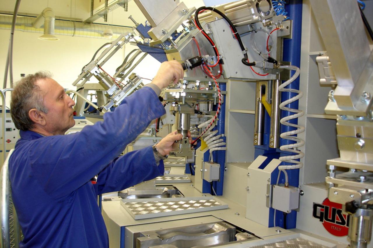 'SLAVONIJA  06.06.2011. VUKOVAR - pogoni tvornice Borovo danas Branimir Bradaric/Vecernji list'