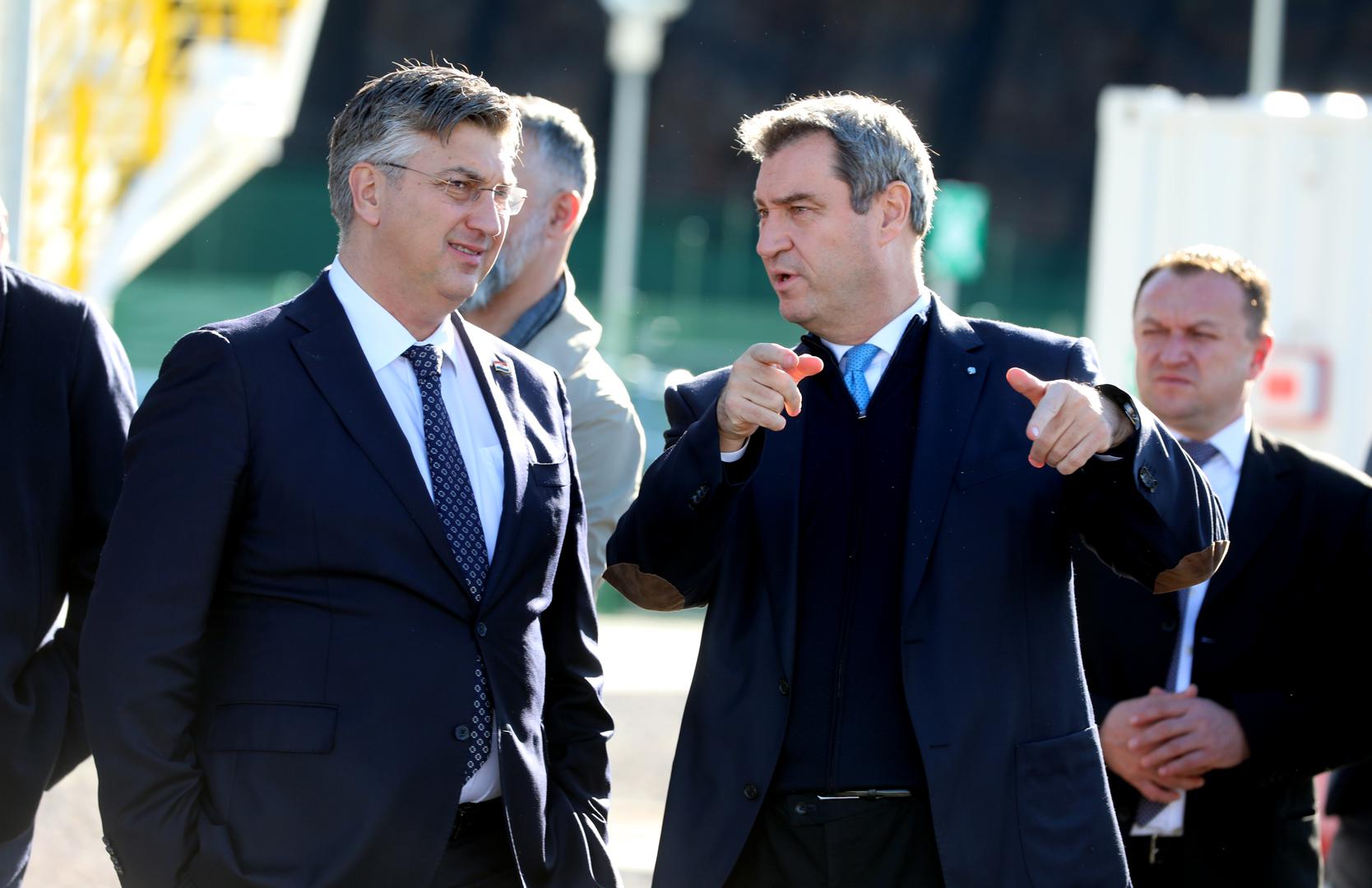 24.11.2022., otok Krkr - Premijer Andrej Plenkovic  sa saveznim kancelarom Republike Austrije Karlom Nehammerom i predsjednikom Vlade Savezne drzave Bavarske Markusom Soederom obisao LNG terminal u Omišlju na Krku.  Photo: Goran Kovacic/PIXSELL