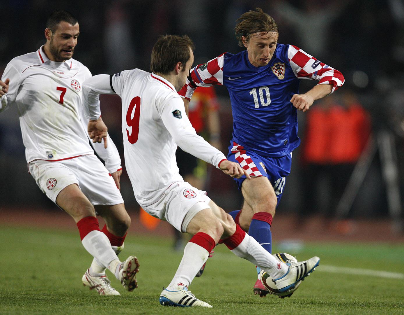 Uskoro je postao ključni igrač, a nakon Eura 2016. i umirovljenja Darija Srne preuzeo je kapetansku vrpcu. Danas je apsolutni rekorder sa 194 nastupa i 28 pogodaka, istinski simbol Vatrenih.