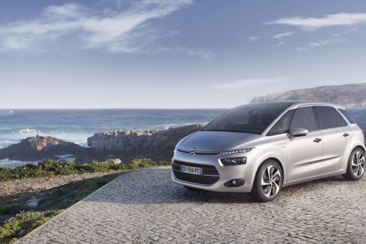 'C4Picasso06_nnn_aut_200613.'