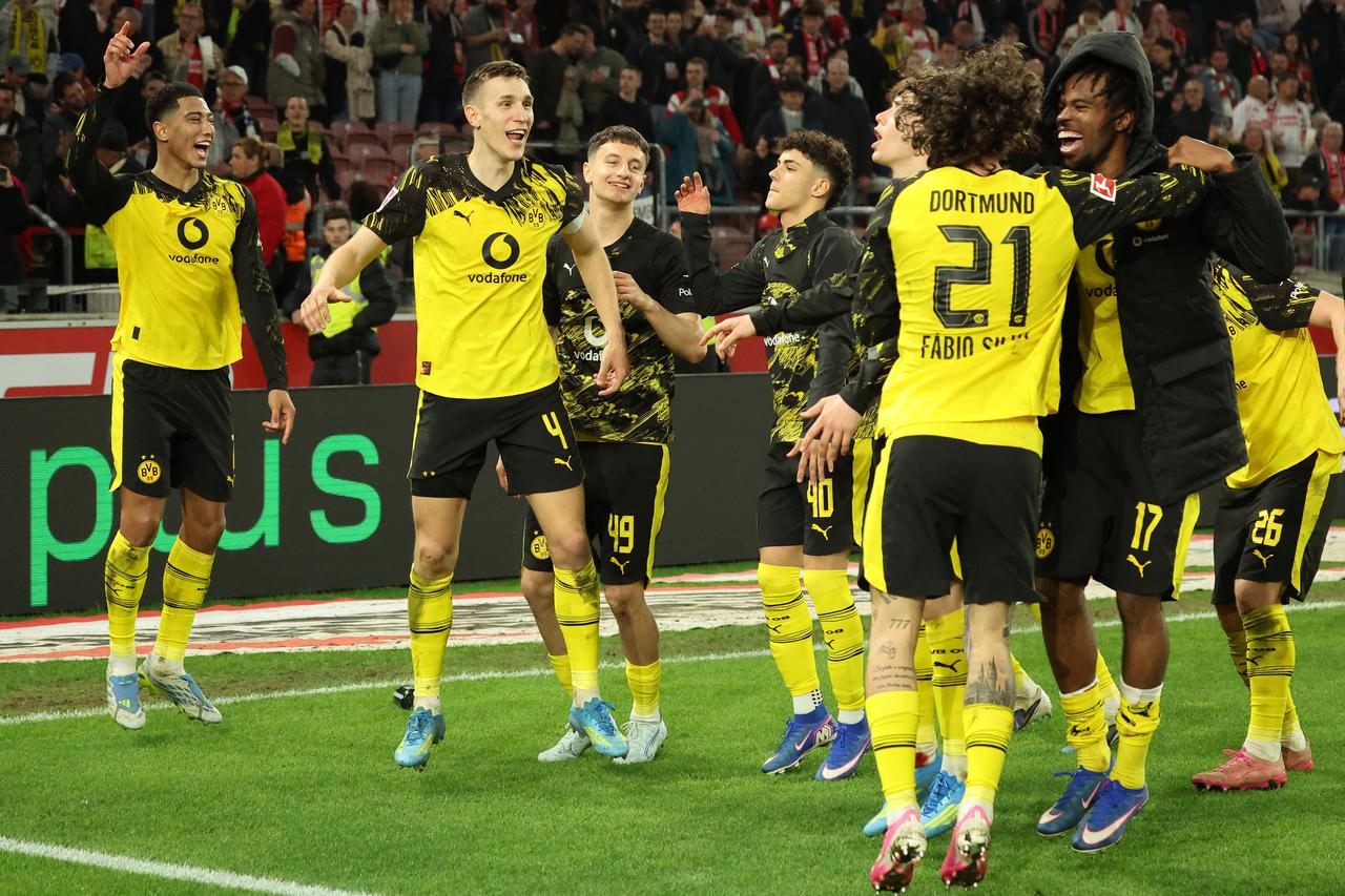 Bundesliga - VfB Stuttgart v Borussia Dortmund