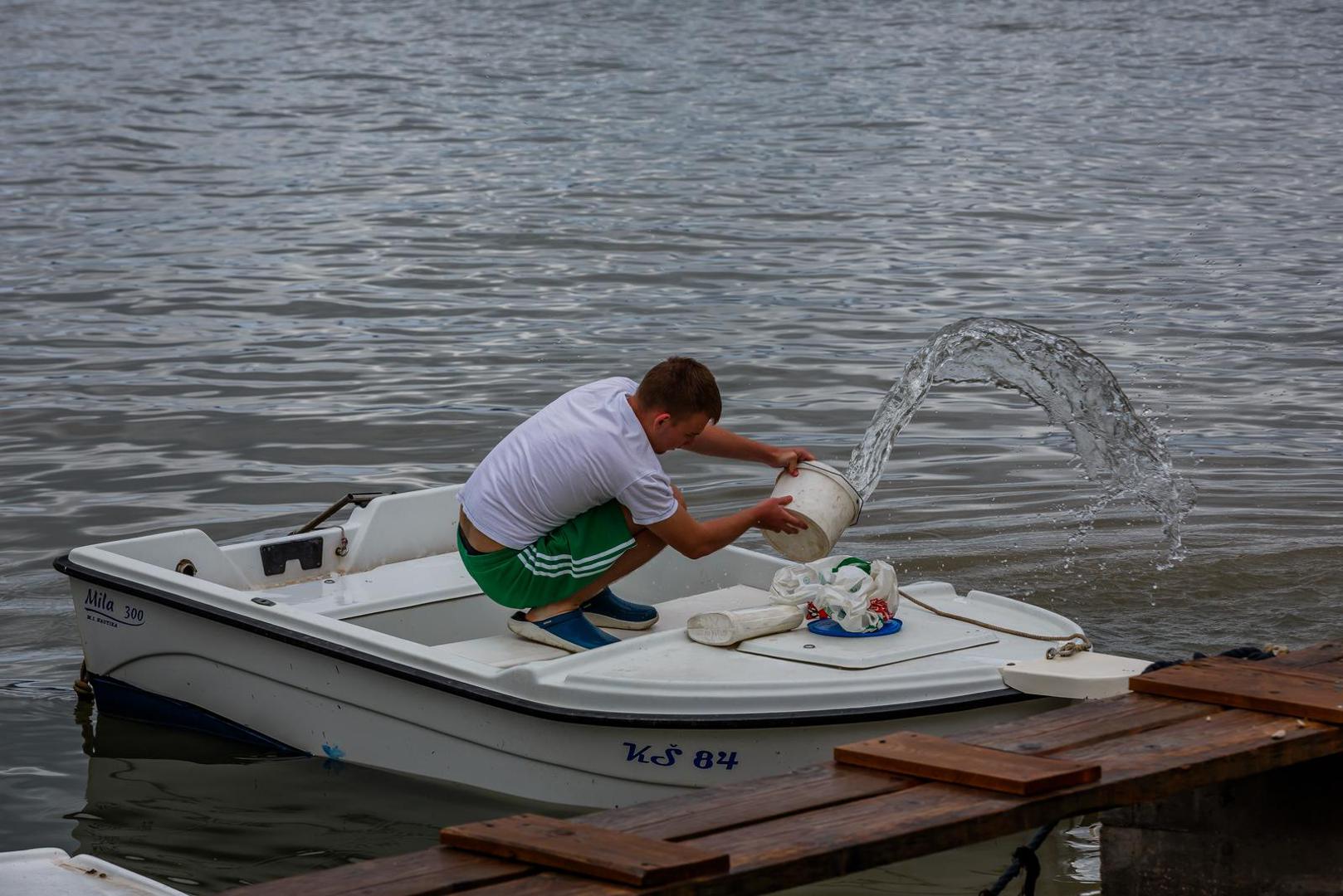 30.05.2022., Kastela - Tijekom jutra sire trogirsko i kastelansko podrucje zahvatilo je olujno nevrijeme s obilnom kisom, te su mnoge kuce i poslovni prostori poplavljeni. Photo: Zvonimir Barisin/PIXSELL