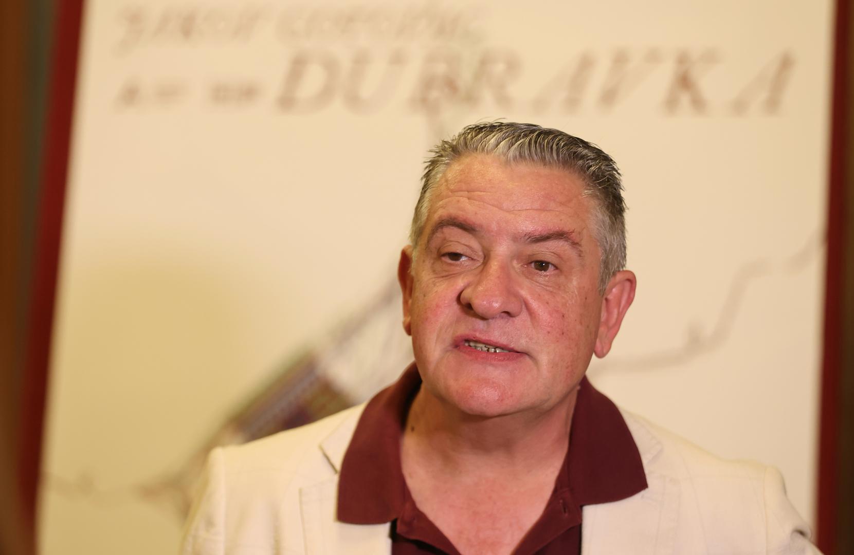 Redatelj Goran Golovko kazao je kako je predstava nastala kroz suvremeno čitanje Gundulićeve predloške te da je zbog zahtjevnosti arhaičnog jezika i ograničenog vremena rada razvijen poseban dramaturški pristup. „Odlučili smo kreirati vlastiti dramaturški materijal inspiriran tekstom, uz postmodernu estetiku i suvremeni kazališni izraz koji će biti blizak današnjoj javnosti i mlađim generacijama“, rekao je Golovko