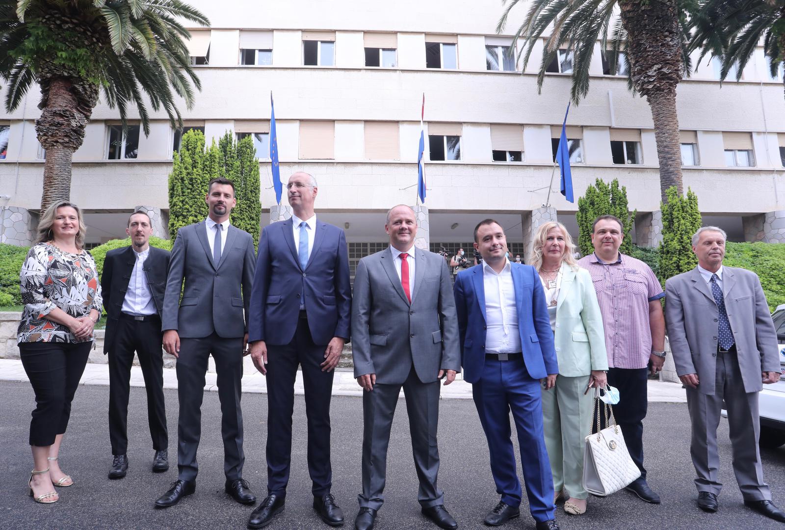 07.06.2021., Split - U Gradskom poglavarstu odrzana je primopredaja vlasti izmedju izabranog gradonacelnika Ivice Puljka i bivseg gradonacelnika Andre Krstulovica Opare. Bojan Ivosevic, Ivica Puljak Photo: Ivo CagaljPIXSELL