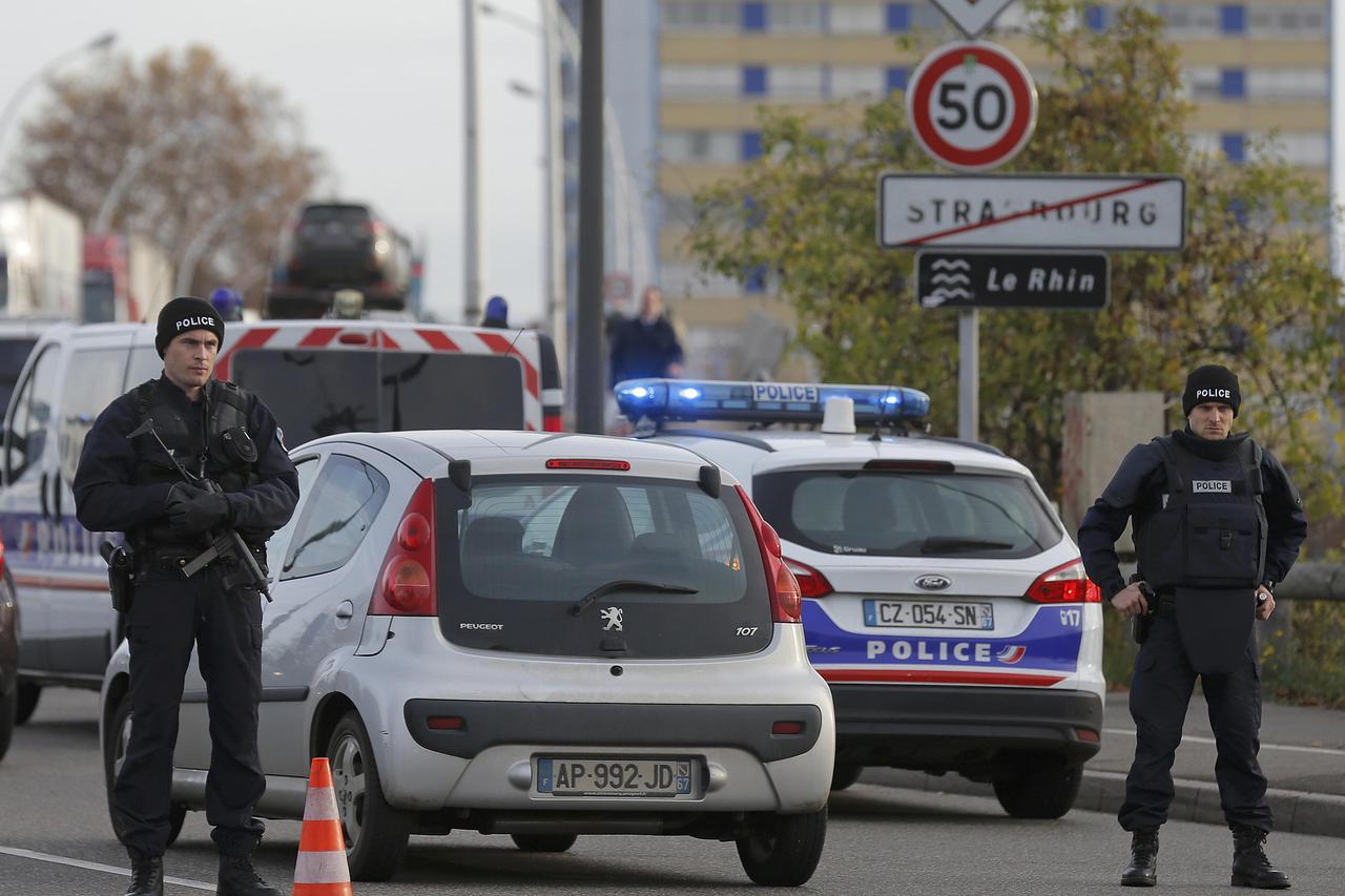policija pariz