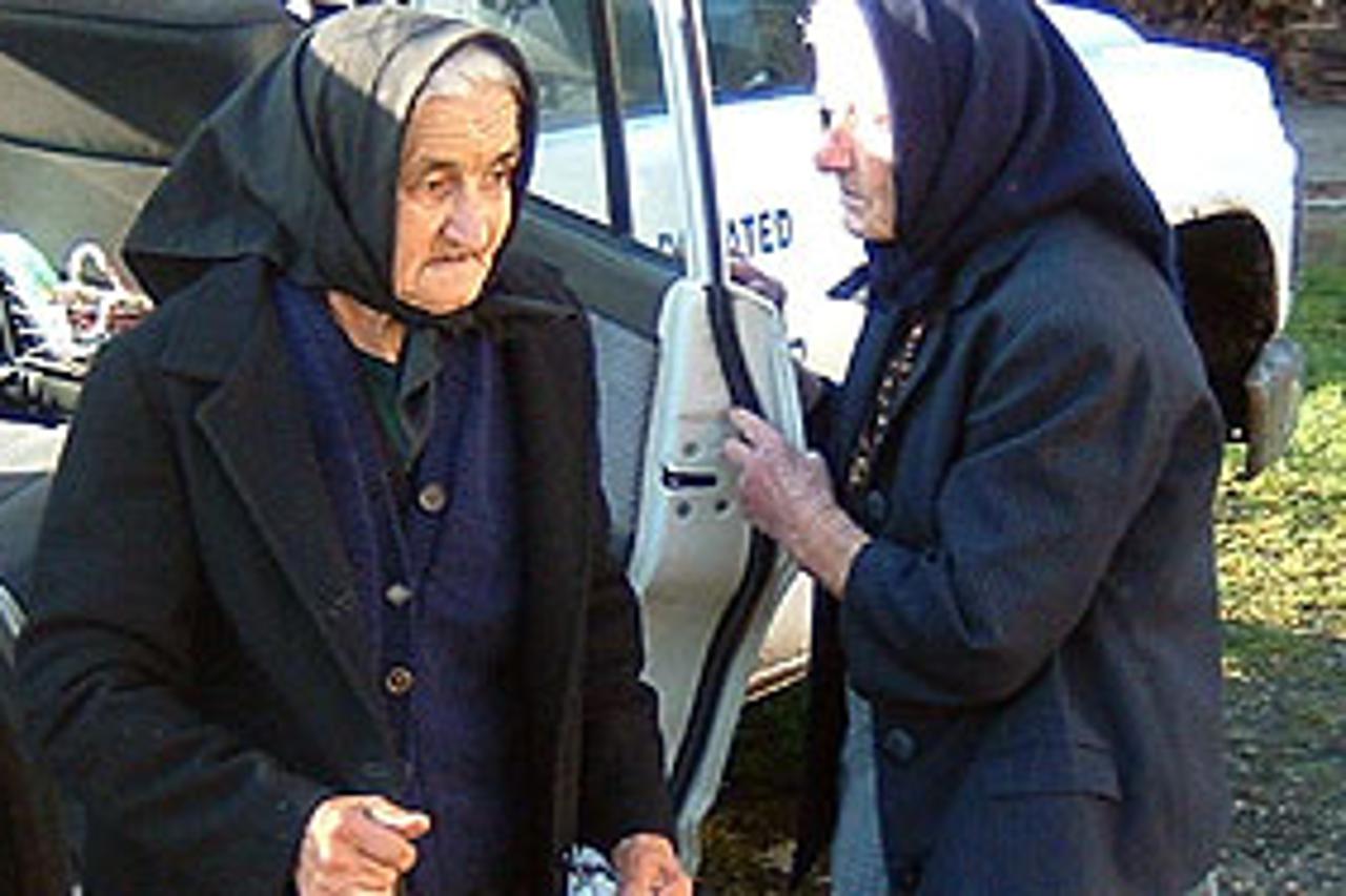 Starice organizirano dolaze na glasovanje