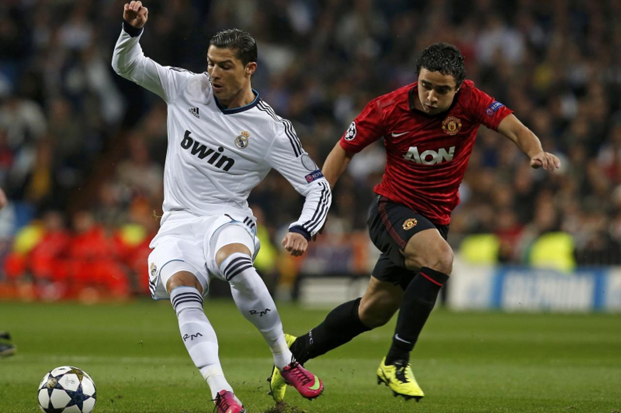 'REFILE - CORRECTING POSITIONS OF RONALDO AND RAFAEL   Real Madrid\'s Cristiano Ronaldo (L) fights for the ball with Manchester United\'s Rafael during their Champions League soccer match at Santiago 