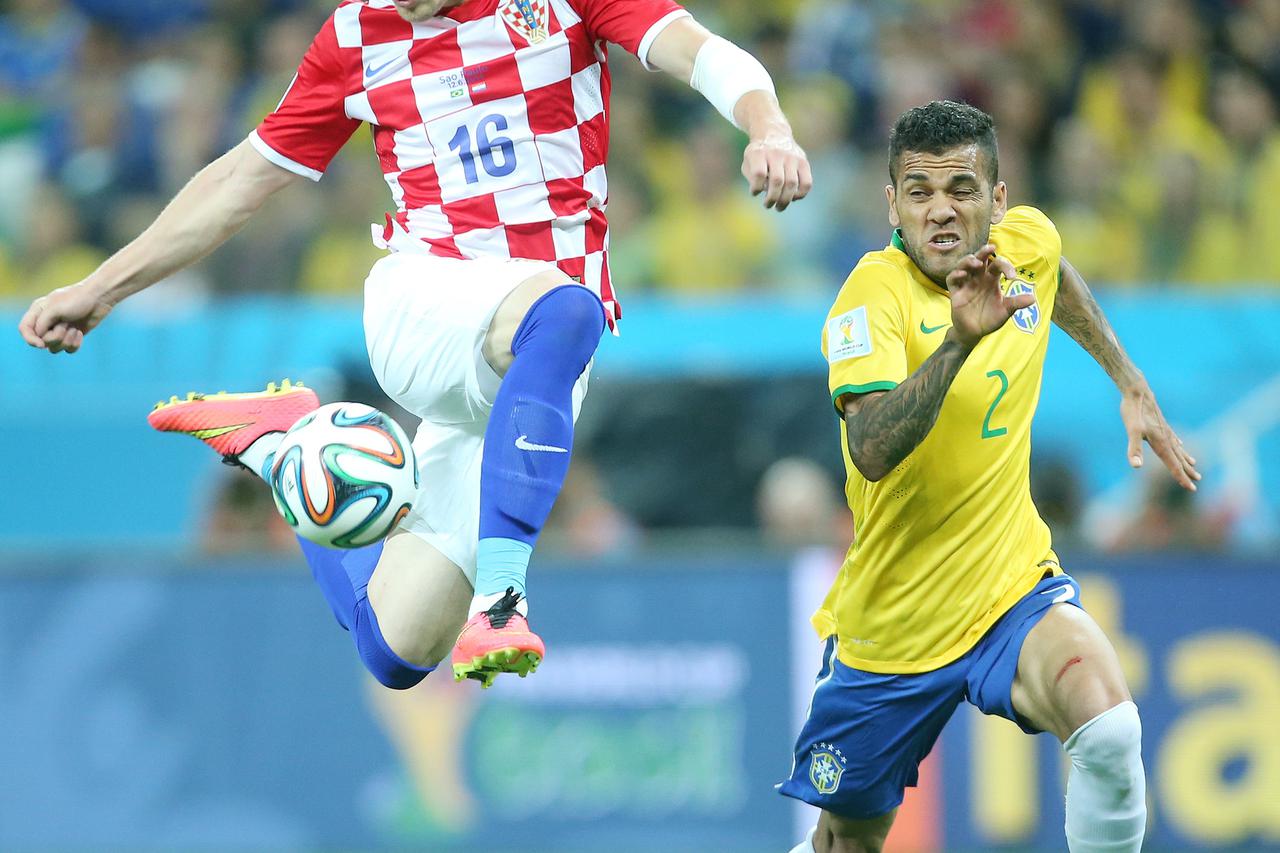 12.06.2014., Sao Paulo, Brazil - Svjetsko nogometno prvenstvo, Brazil - Hrvatska. Ante Rebic, Dani Alves.  Photo: Sanjin Strukic/PIXSELL