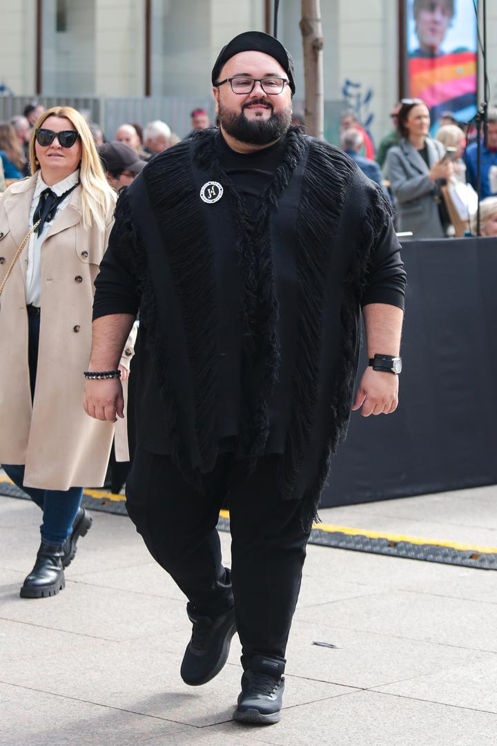 Jacques je poznat izraženoj osobnosti, profesionalizmu i predanosti glazbi, a tijekom više od dva desetljeća karijere uspio je ostati relevantan na sceni, gradeći status jednog od najkarakterističnijih vokala hrvatske estrade.