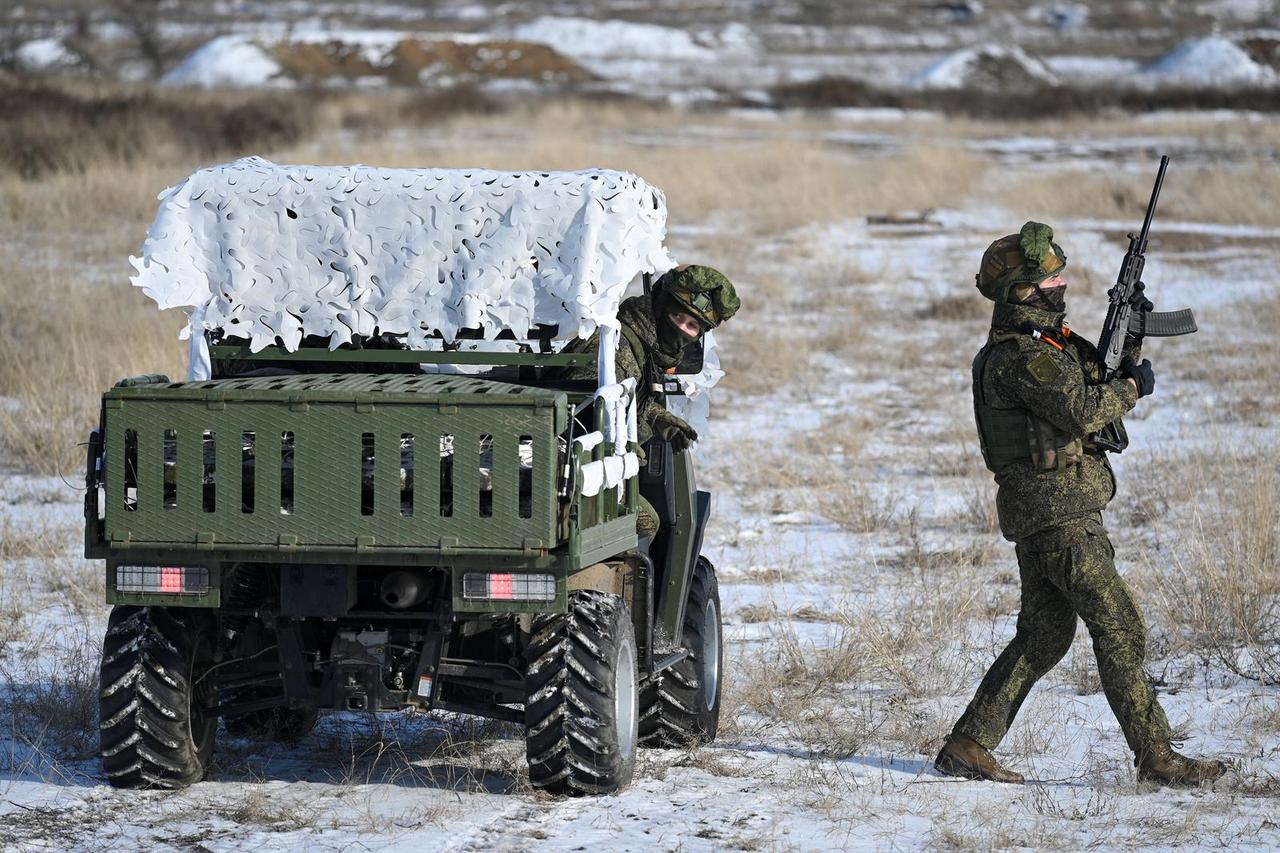 Russian soldiers undergo military training in Rostov region