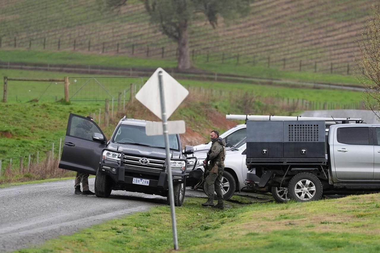 Search underway for an armed fugitive at Feathertop Winery in Porepunkah