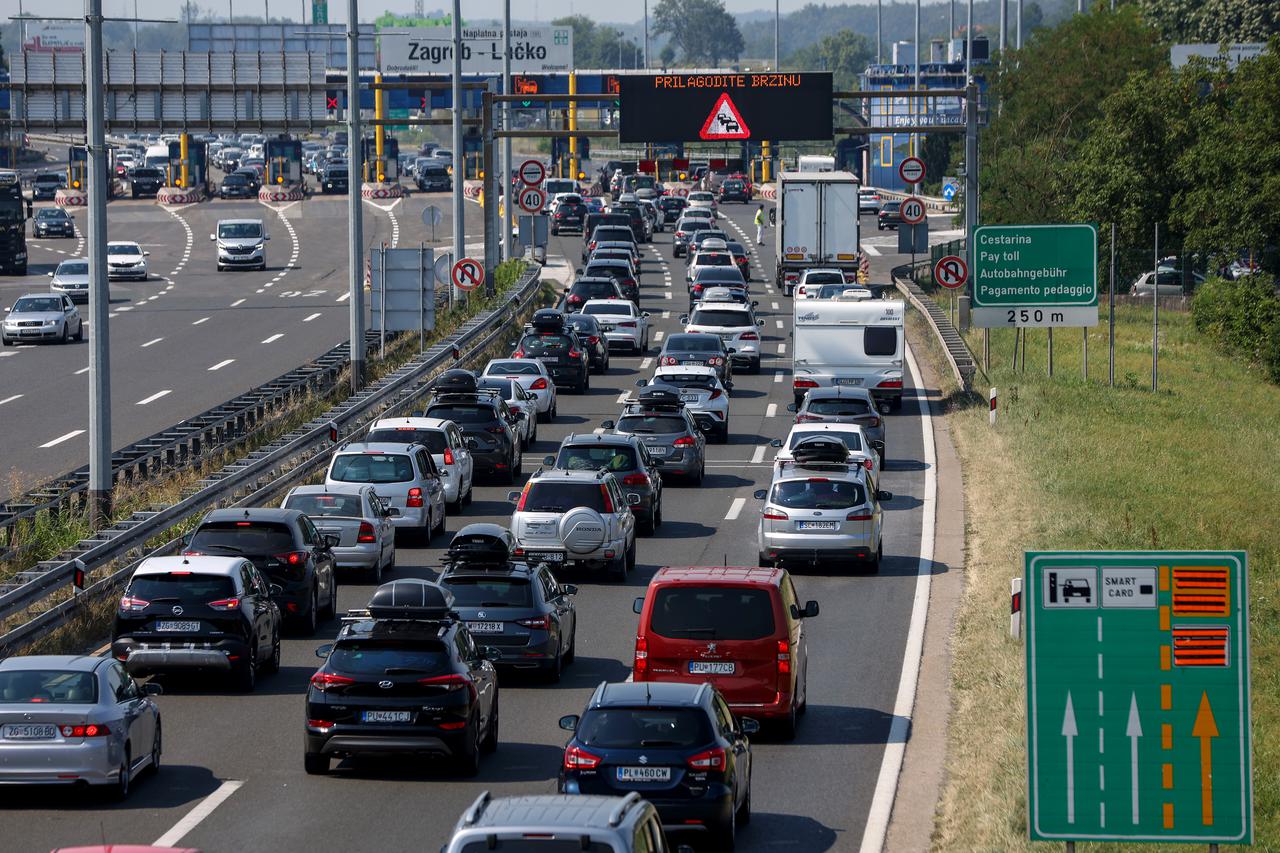 Udarni vikend na cestama, kolona kod Lučkog duga oko 7 km