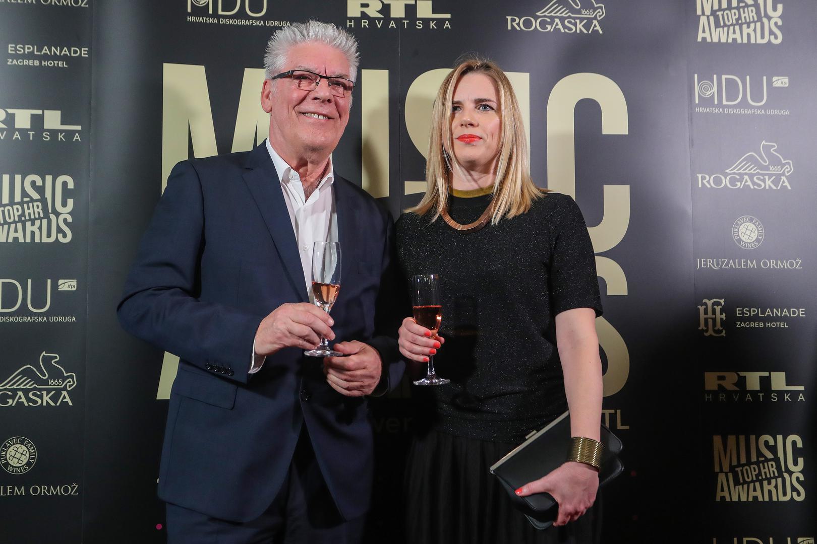 ovo je nagrada koja istovremeno slavi glazbeno putovanje dugo više od sedam desetljeća te odaje počast svemu što je došlo ili tek dolazi, proizašla je iz dugogodišnje suradnje Hrvatske diskografske udruge (HDU) i RTL-a. Na slici jeSiniša Škarica.