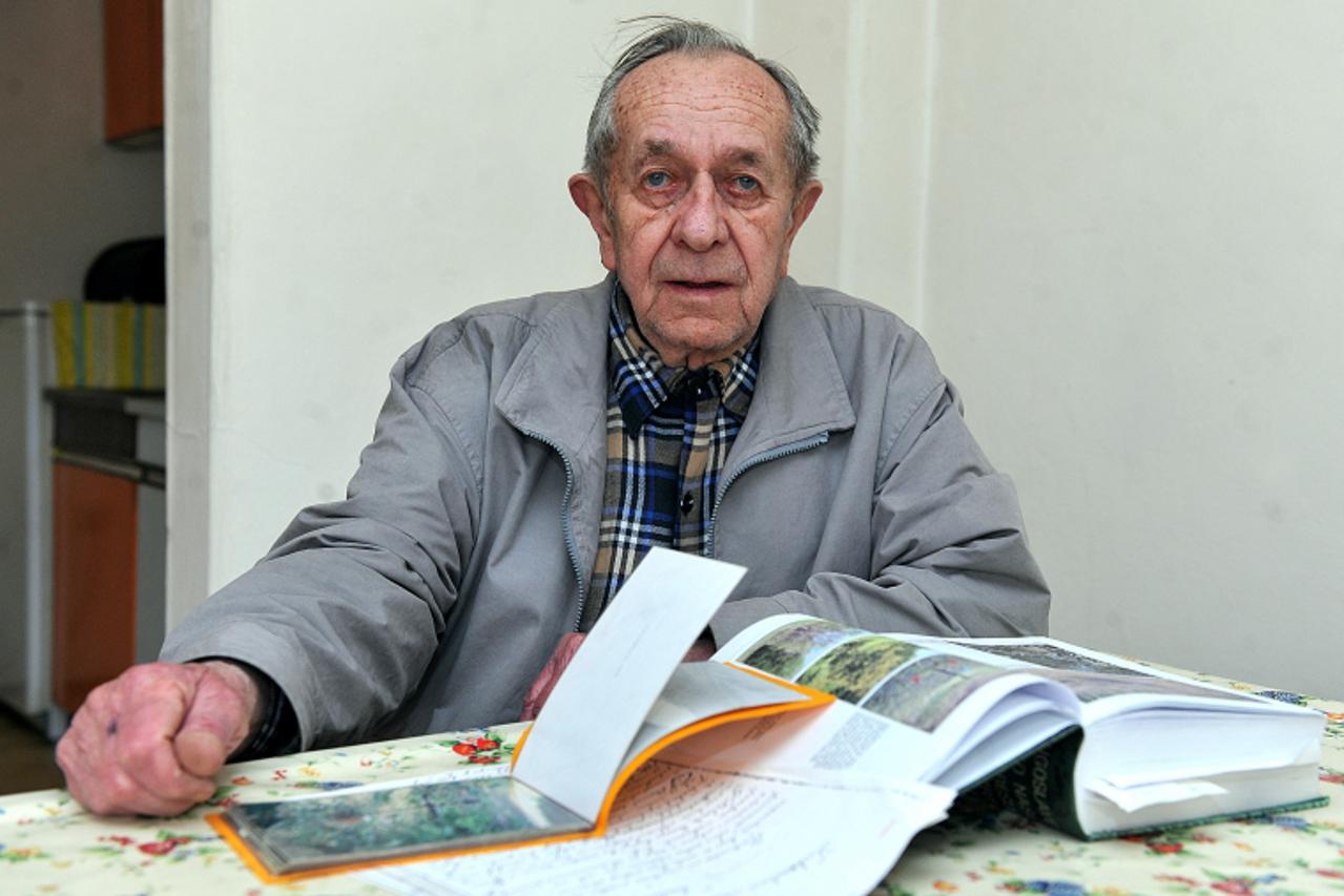 '23.02.2011., Trnovcica 23, Zagreb - Borislav Fronjek iz Grubisnog Polja pokazuje fotografije i knjigu o sudbini svoje zlostavljane obitelji nakon Drugog svjetskog rata.  Photo: Goran Stanzl/PIXSELL'