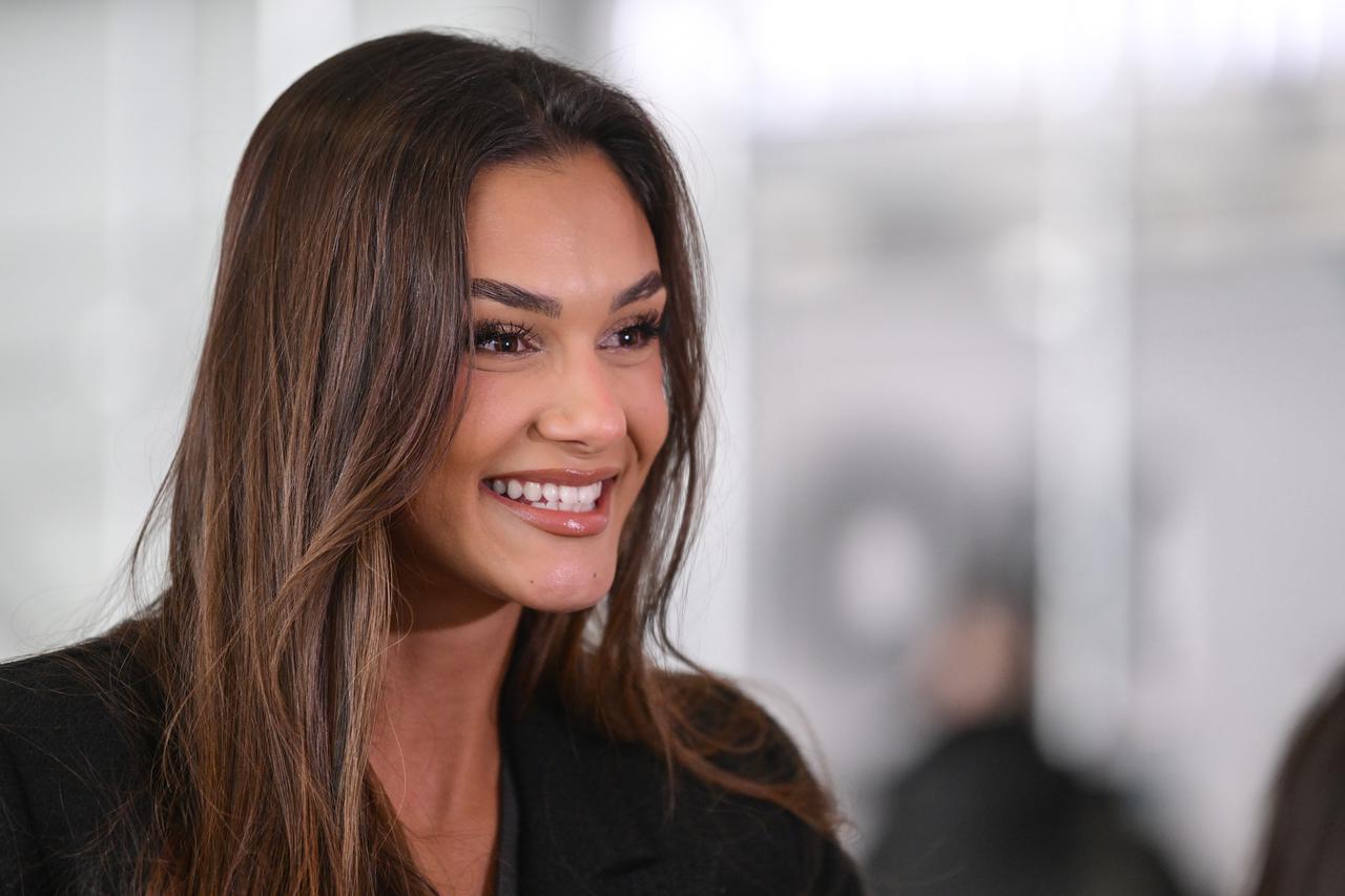 Zagreb: Laura Gnjatović stigla s izbora za Miss Universe