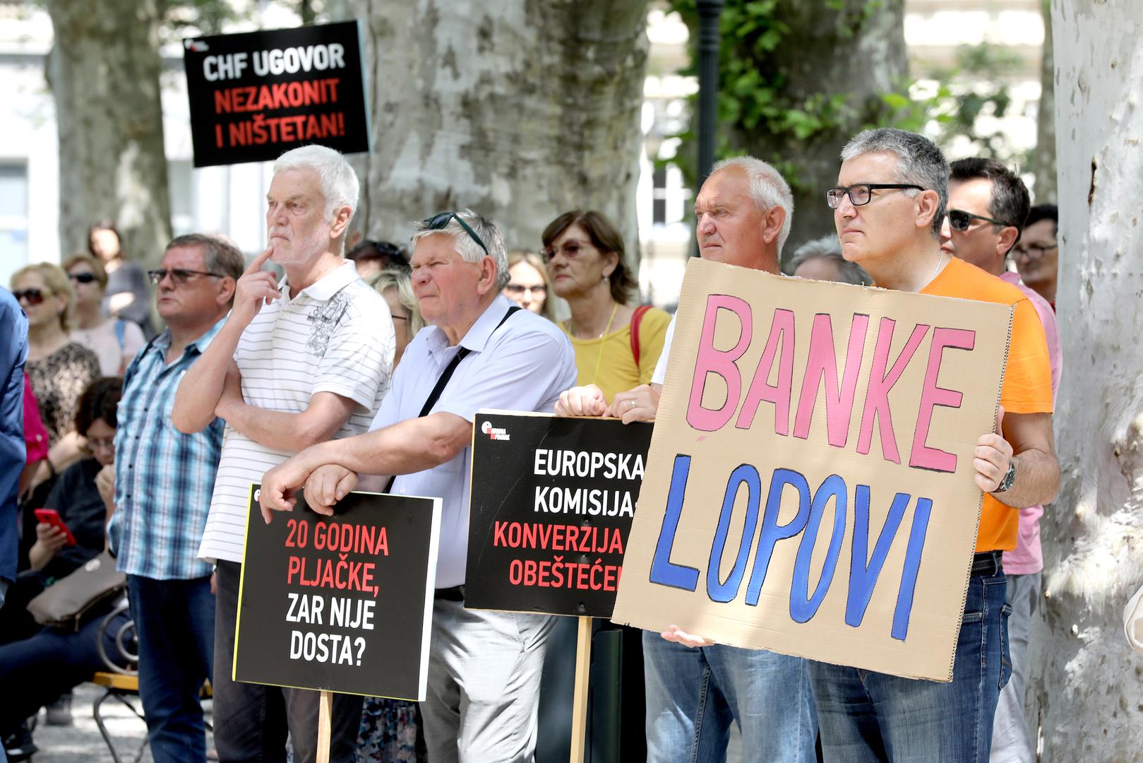 24.05.2022., Zagreb - Udruga Franak odrzala je u parku Zrinjevac prosvjed jer, kako navode, cetiri godine nakon pravomocnosti kolektivne presude u slucaju Franak, jos uvijek na najvisem sudu nije odgovoreno na pitanje nistetnosti ugovora s valutnom klauzulom CHF. Photo: Patrik Macek/PIXSELL