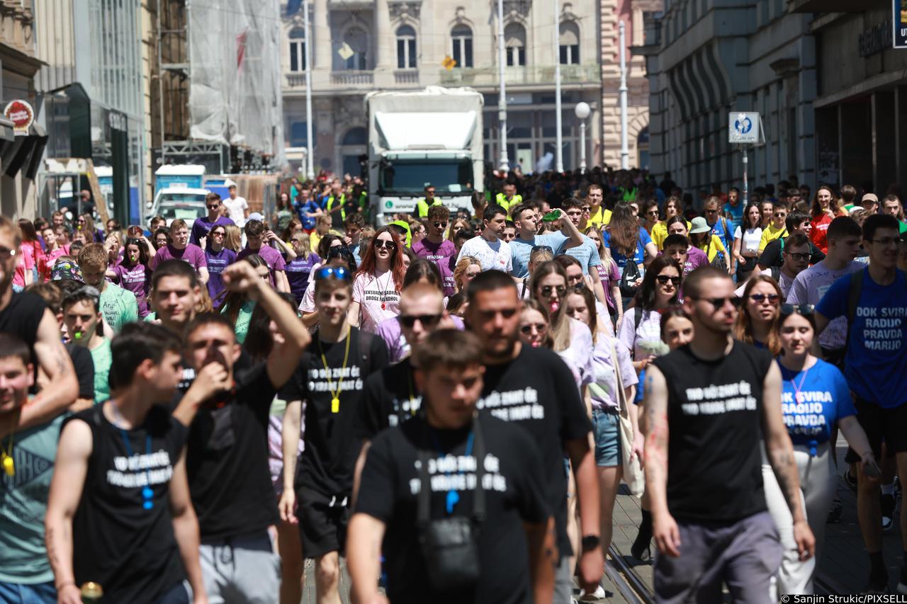 Zagreb: Maturanti u koloni kroz grad odlaze prema Bundeku