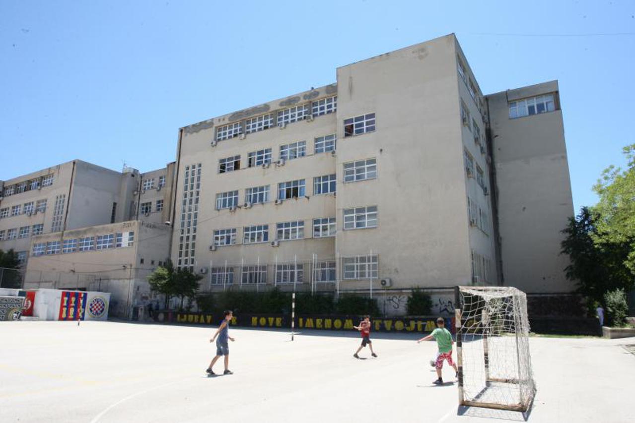 spinut,ozlijeđeni učenici,petarde (1)