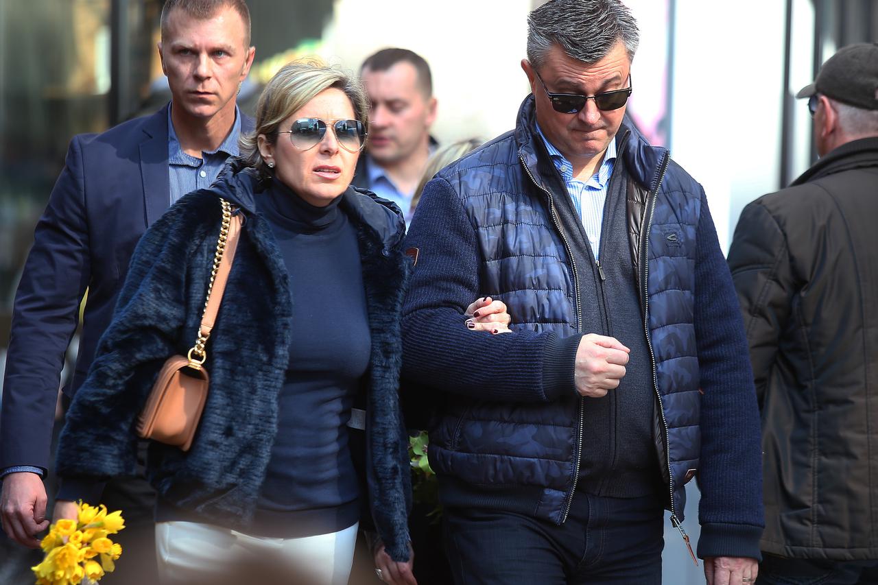 19.03.2016., Zagreb - Premijer Tihomir Oreskovic sa suprugom Sanjom prosetao centrom grada.  Photo: 