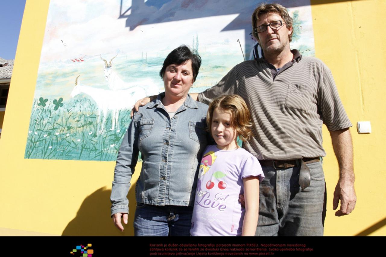 '19.10.2012., Oporovec - Obiteljsko poljoprivredno gospodarstvo Zadravec bavi se proizvodnjom i prodajom kozjih sireva. Photo: Vjeran Zganec-Rogulja/PIXSELL'