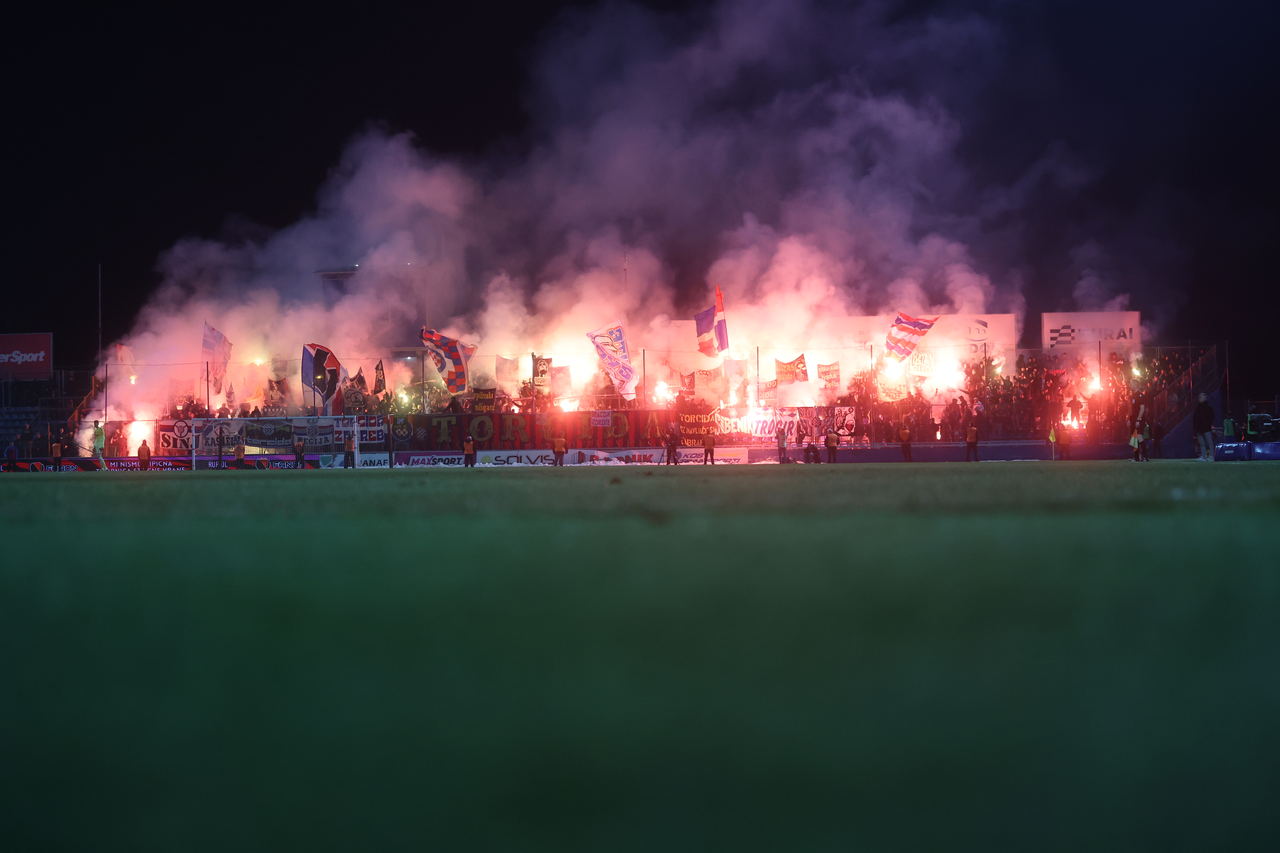 Varaždin: Bakljada na utakmici Varaždina i Hajduka
