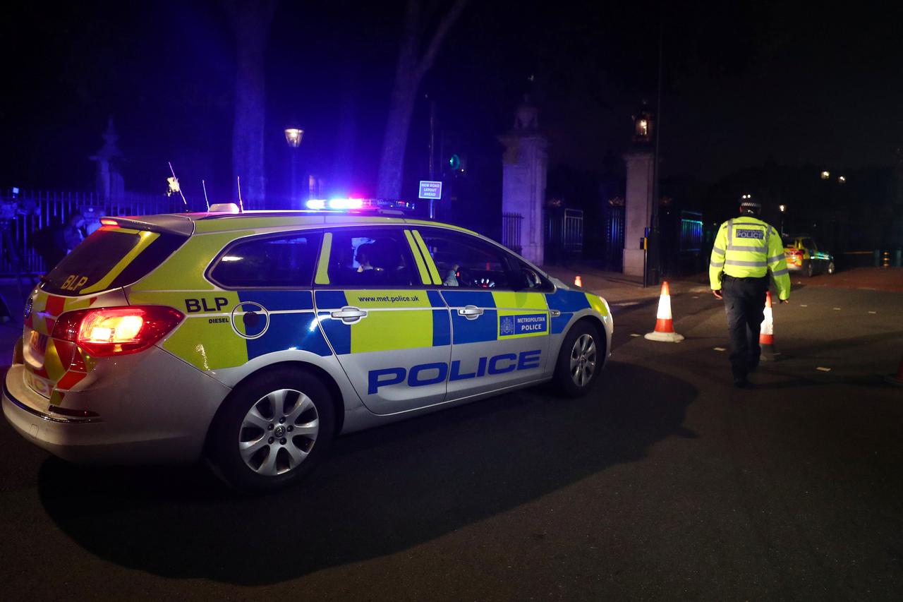 London: Nožem napao policajce kod Buckinghamske palače