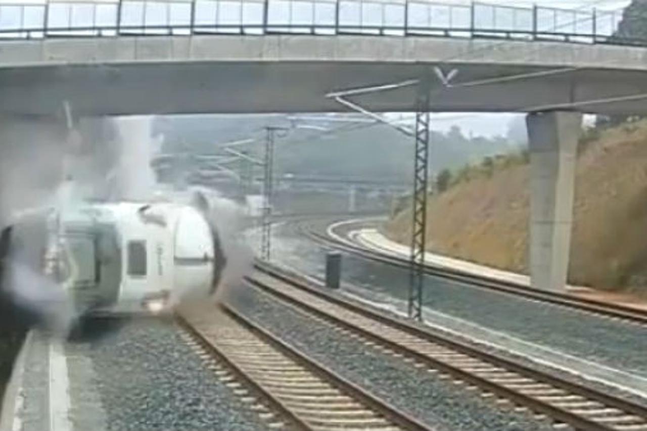 Trenutak iskliznuća brzog vlaka u Španjolskoj 