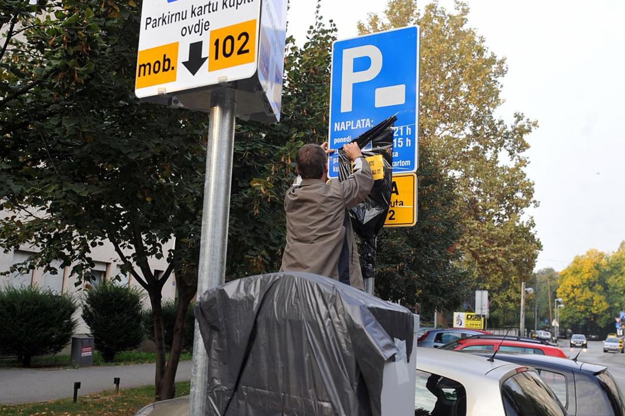 Zagreb: Stanovnici Vrbika zbog naplate parkinga oblijepili automate u 2. zoni