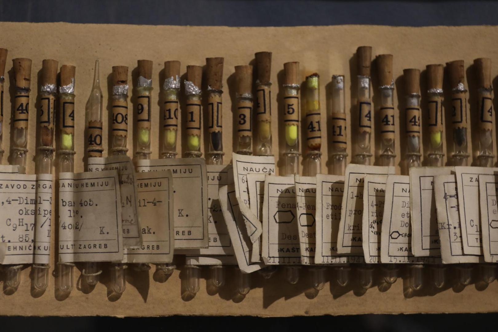 02.02.2021.Zagreb- Pripreme i raspakiravanje izlozaka za Vecernjakovu izlozbu "Hrvatska svijetu" u Domu likovnih umjetnika na Trgu zrtava fasizma.
Photo: Boris Scitar/Vecernji list/PIXSELL