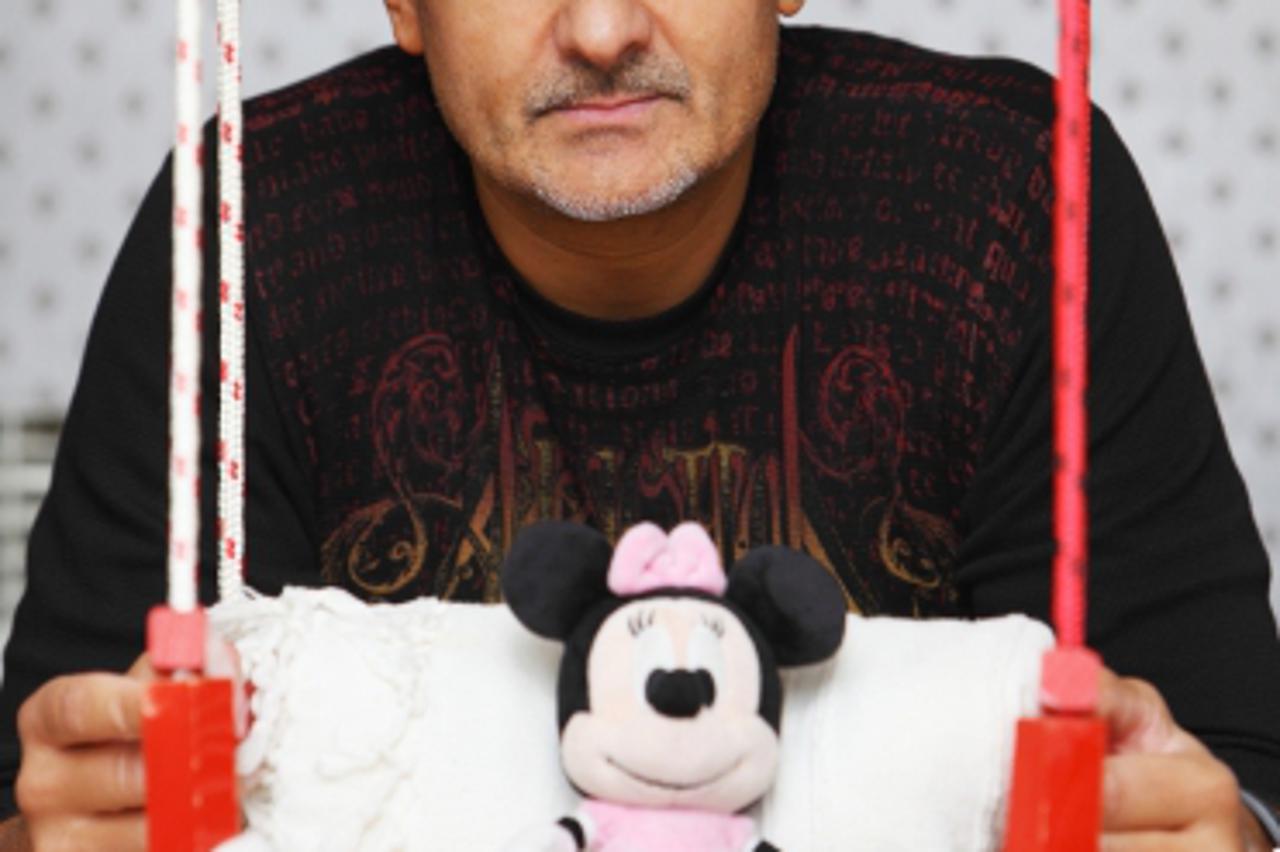 '25.09.2012., Zagreb - Robert Matijevic, covjek koj se bori za skrbnistvo nad svojom malodobnom kceri koja je sa majkom u Srbiji.  Photo: Tomislav Miletic/PIXSELL'