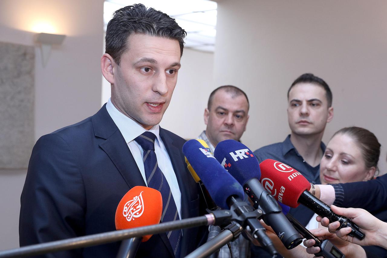 Božo Petrov