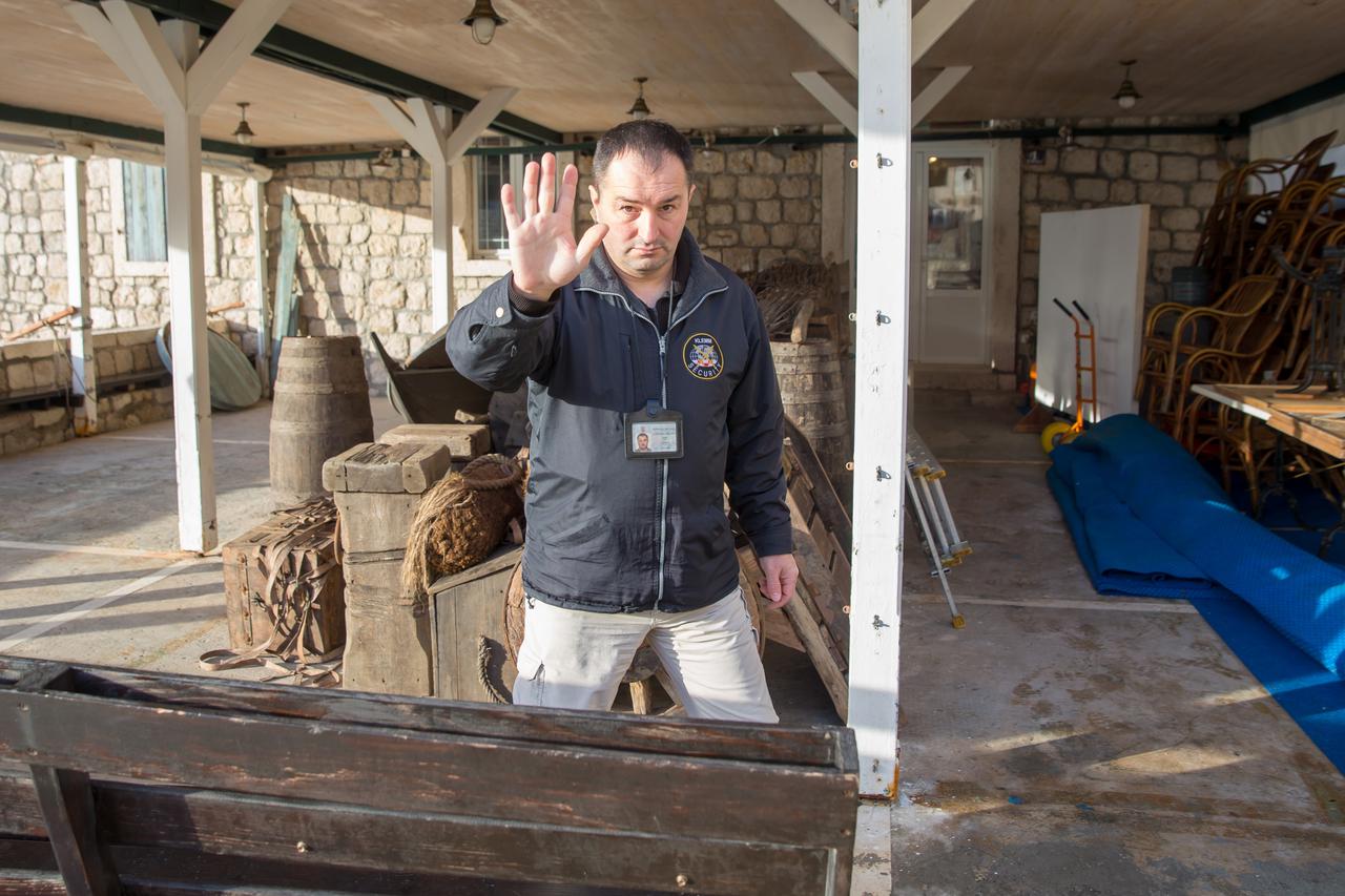 Pripreme dekoracija i rekvizita za snimanje popularne serije Igra prijestolja