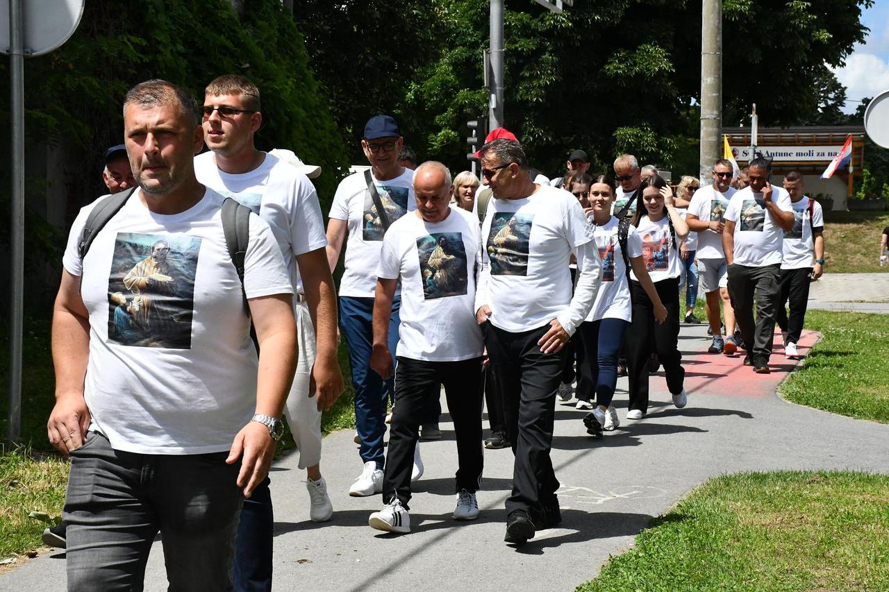 Podvinje: Polazak hodočasnika na tradicionalno hodočašće u Gornja Močila