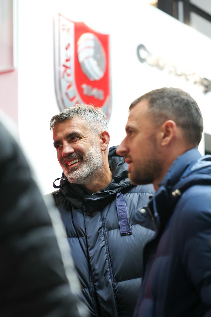 "Nisam razmišljao ni sekunde i odmah sam bio zainteresiran za ovaj projekt jer znam što Sarajevo znači za nogomet u BiH, poznajem tradiciju FK Sarajevo i očekujem da ćemo svi zajedno napraviti velike stvari i uveseliti, prije svega, navijače, klub, zaposlenike i nas kao stručni stožer zajedno s igračima", rekao je Cvitanović na predstavljanju.