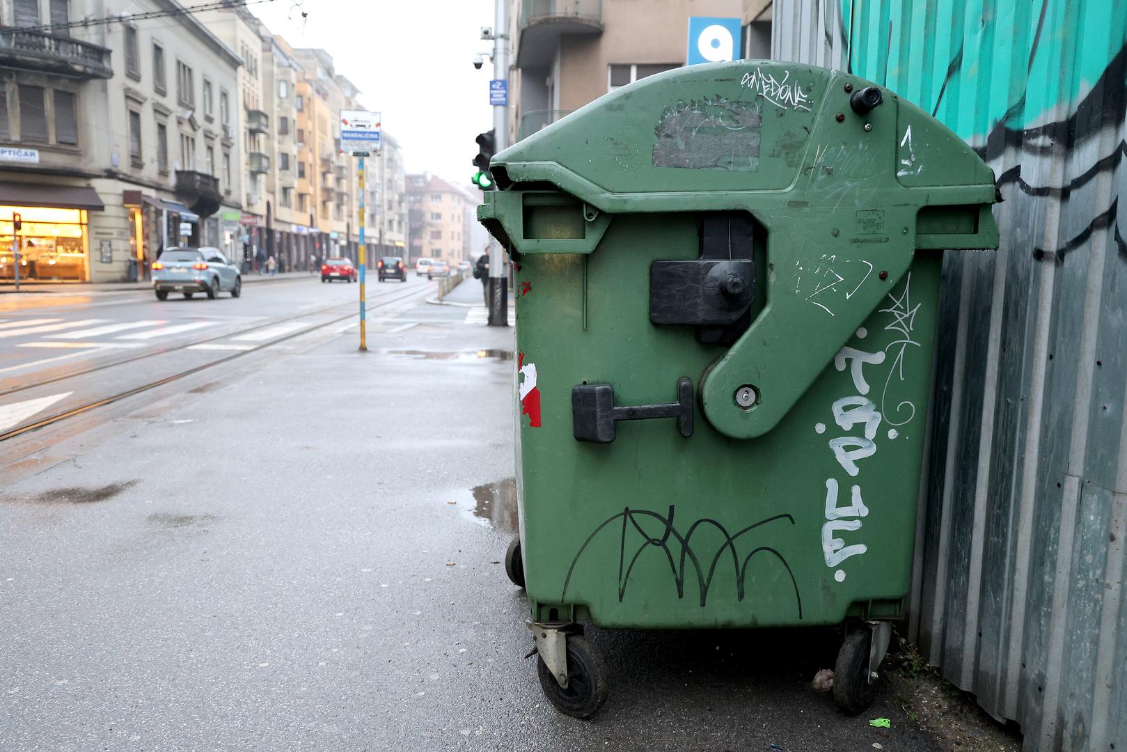 Oni više nisu rezervirani samo za centar grada, nego se uvode u sve zagrebačke kvartove jer su veći, zauzimaju manje prostora i omogućuju urednije i sigurnije odlaganje otpada – kazala je jutros dogradonačelnica Danijela Dolenec.