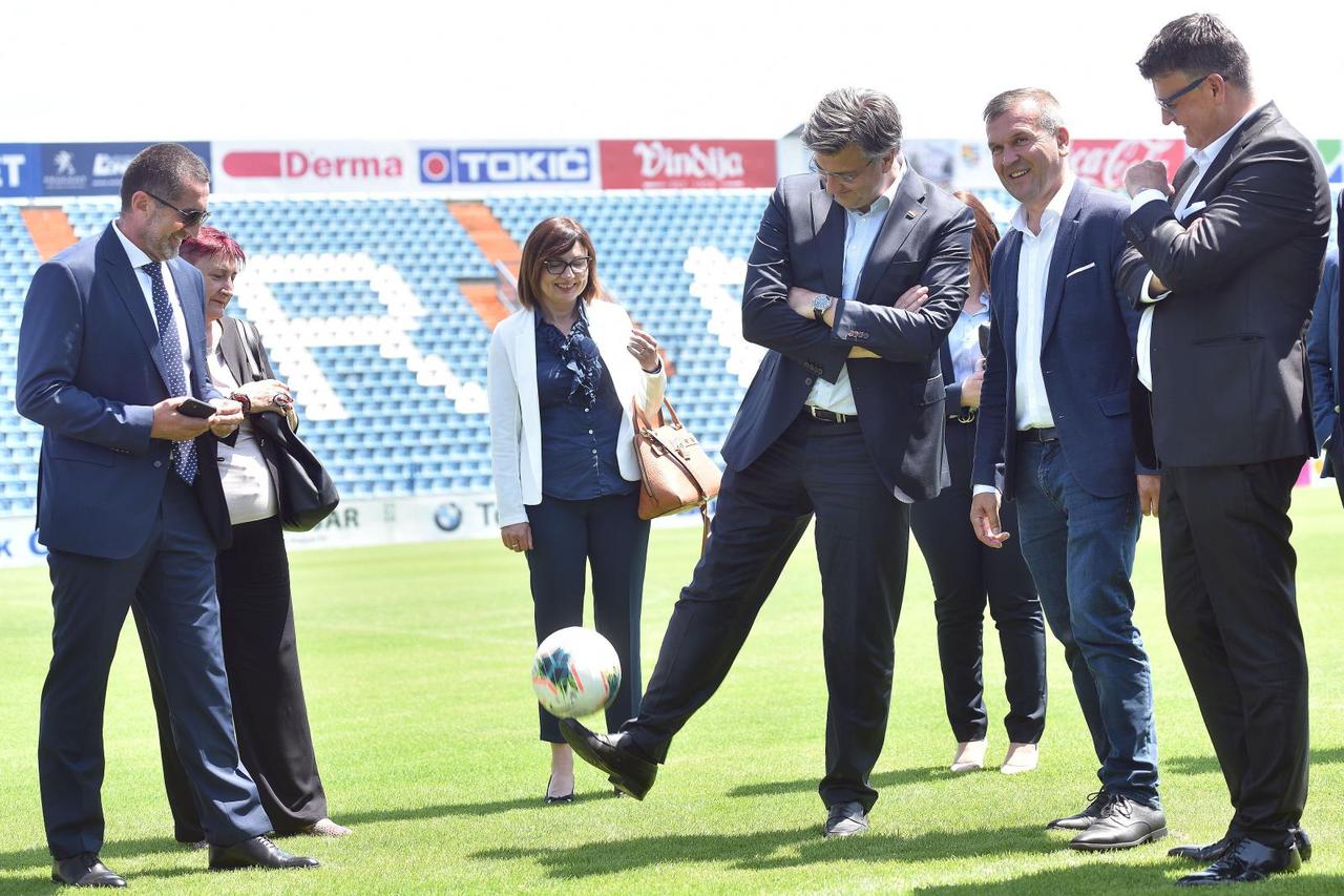 Varaždin: Andrej Plenković družio se članovima HDZ-a u kafiću Kontra