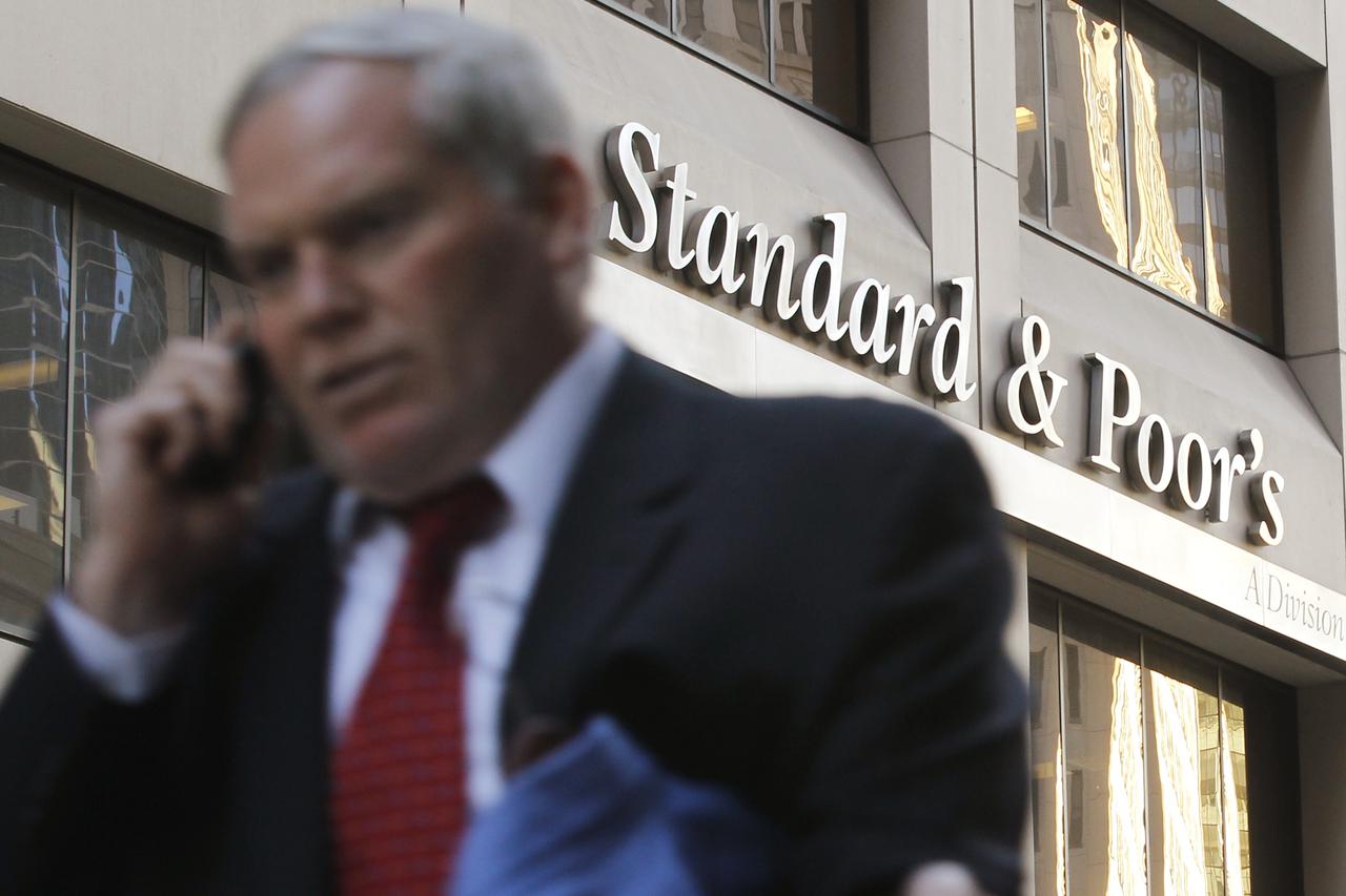 A man walks past the ratings agency Standard  Poors' building in New York's financial district, December 8, 2011. REUTERS/Brendan McDermid (UNITED STATES  - Tags: BUSINESS) - RTR2V0SX