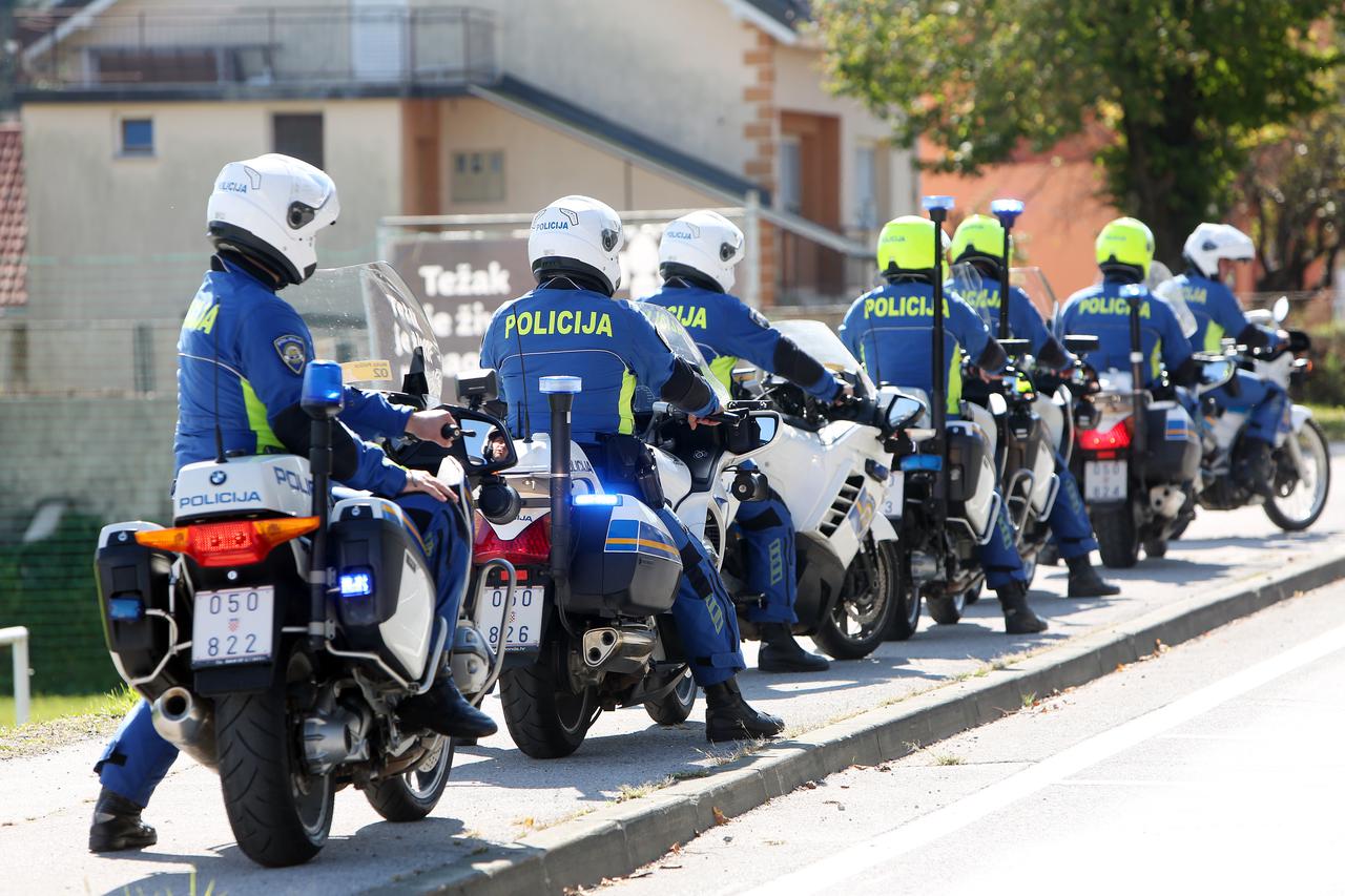 Slunj: Policajci na motorima