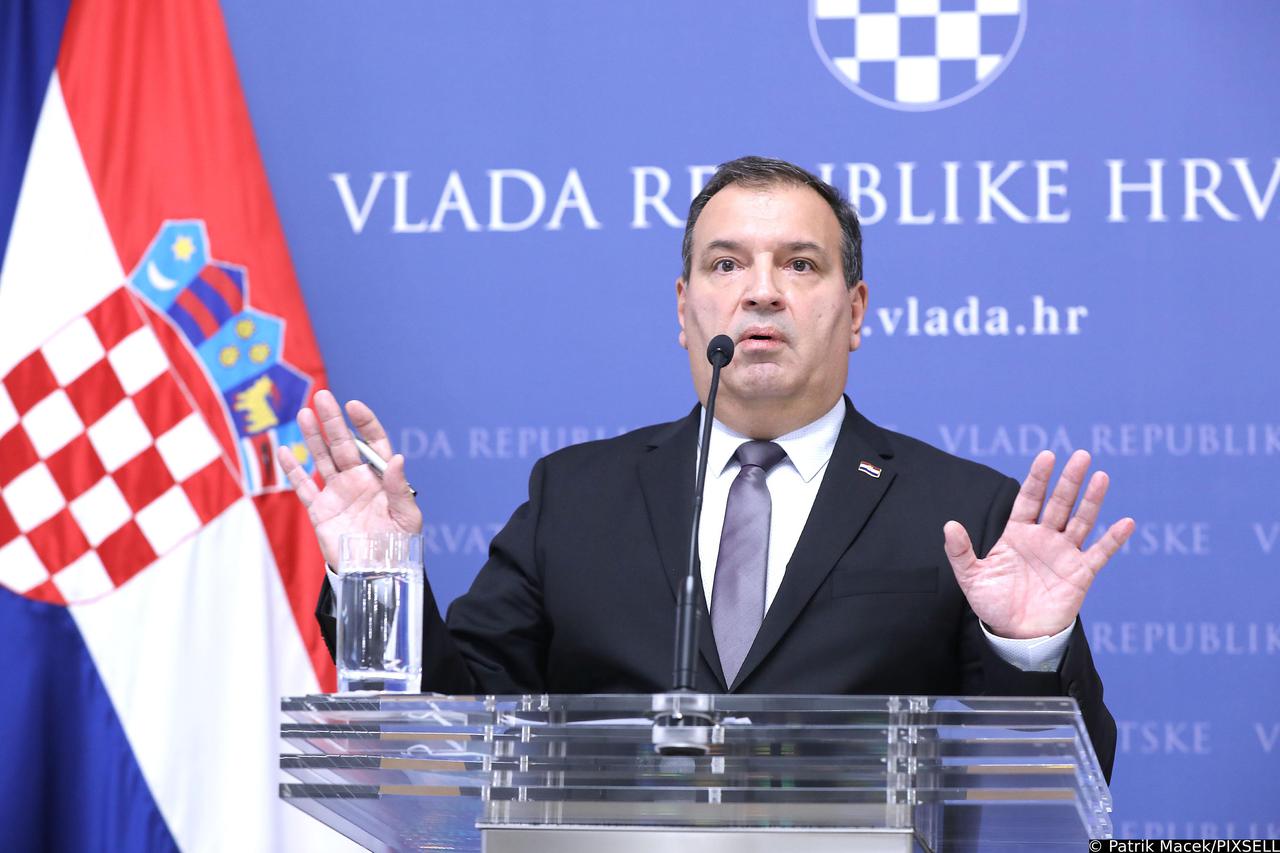 Zagreb: Vili Beroš o situaciji s koronavirusom prije početka sjednice Užeg kabineta