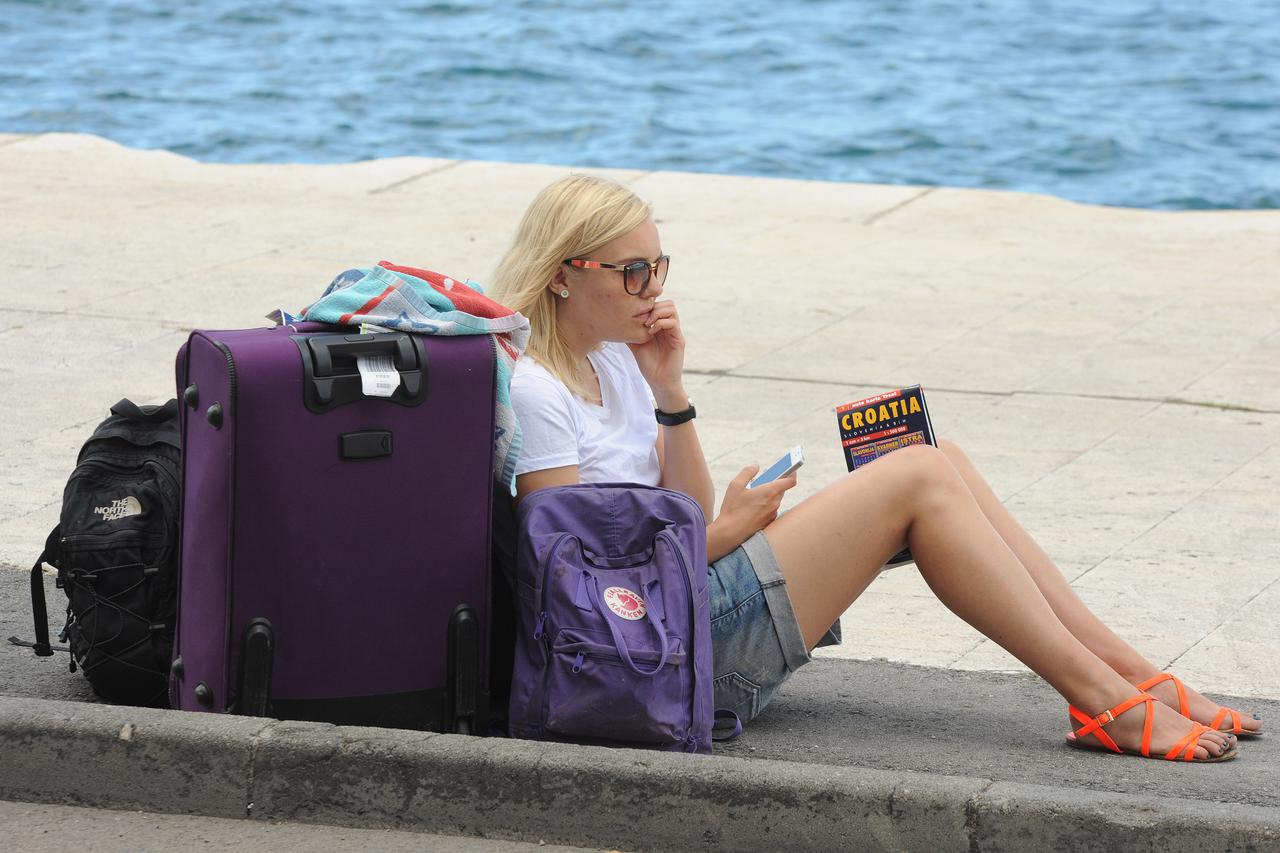 11.07.2014., Sibenik - Zbog promijenjivog vremena turisti u Sibeniku provode vrijeme na razlicite nacine. Photo: 