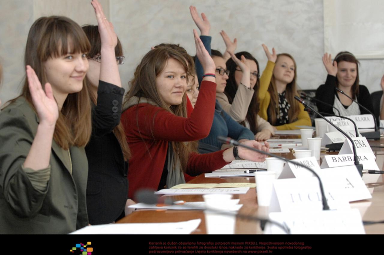 '07.02.2012., Cakovec- U Gradskoj vijecnici cakovecki gimnazijalci simulirali gradsko vijece i politiku. Photo: Vjeran Zganec-Rogulja/PIXSELL'