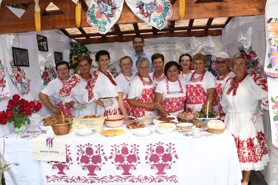 Vrbovec: Otvorena 39. turističko-kulinarska manifestacija "Kaj su jeli naši stari"