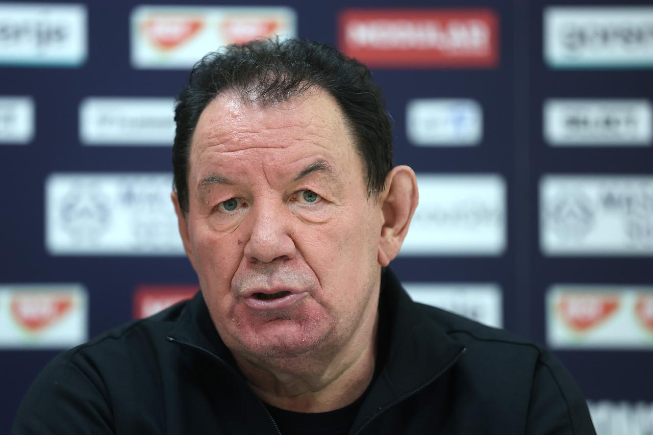 Zagreb: Konferencija za medije trenera Nenada Šoštarica i igrača Miloša Kosa