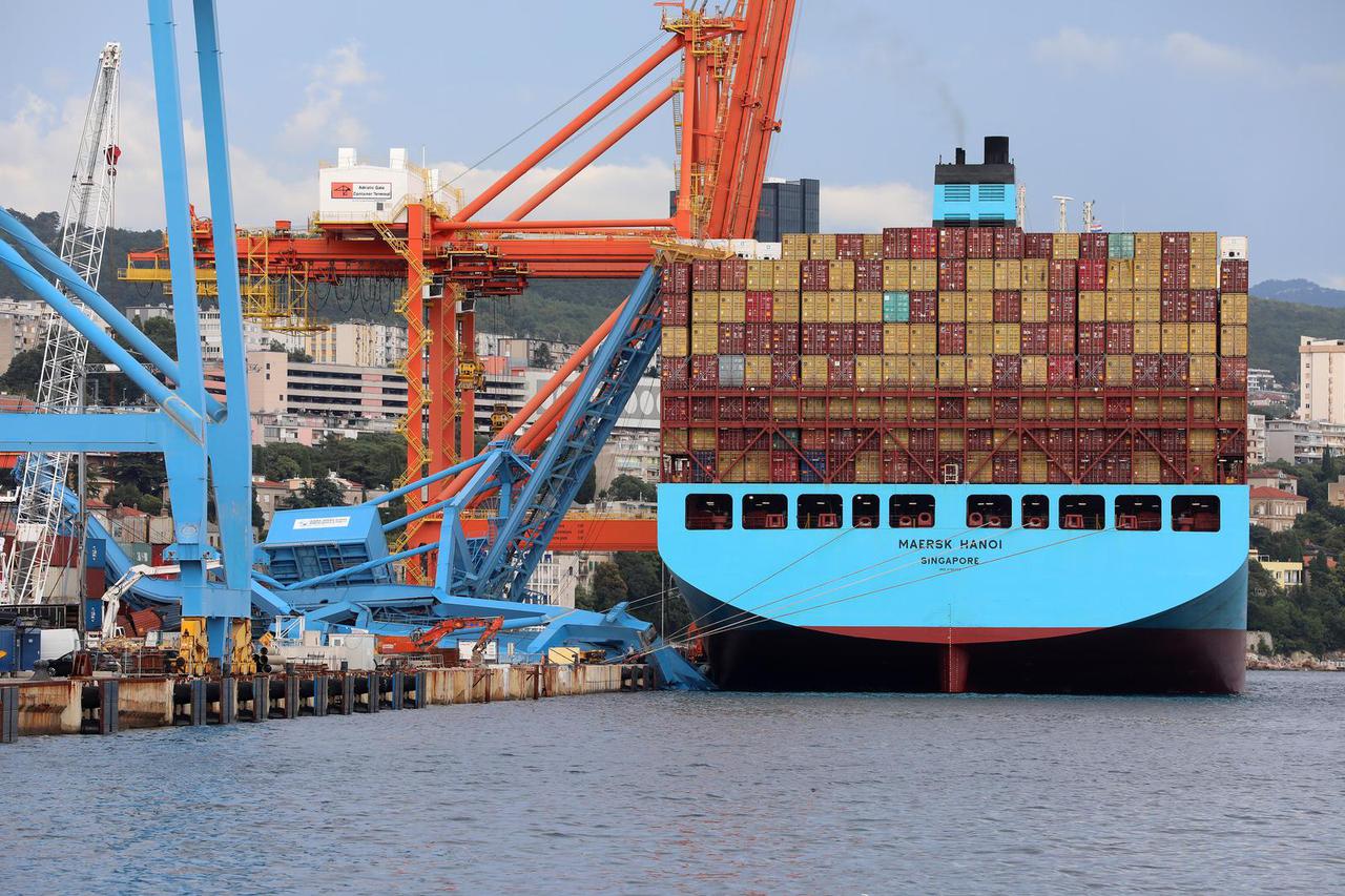 Rijeka: Srusila se dizalica na kontejnerskom terminalu rijecke luke