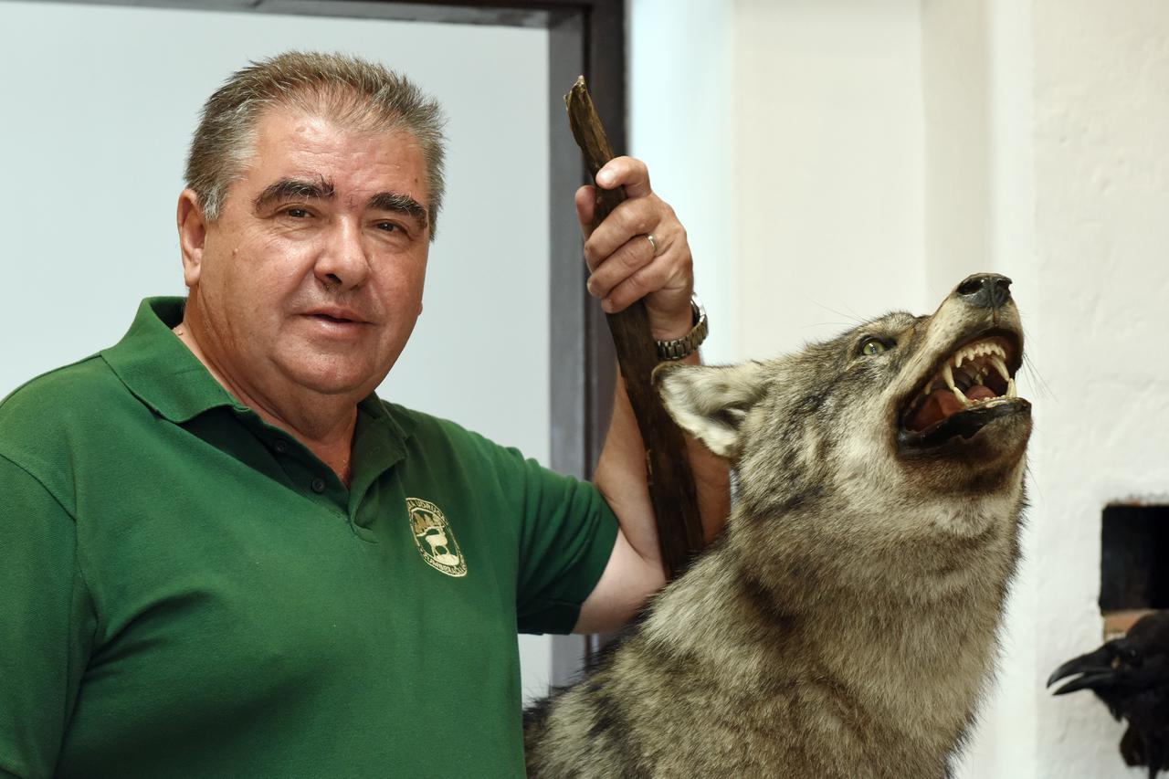 03.09.2015., Stojdraga - U Stojdragi na Zumberku u staroj skoli uredjen je Lovacki muzej. Jedan od inicijatora bio je predsjednik Lovacke udruge Zumberacka gora Milinko Perkovic. Photo: Davor Visnjic/PIXSELL