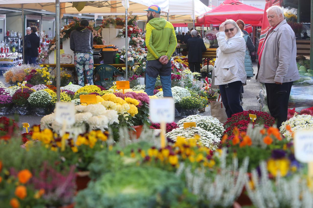 Karlovac: Bogata ponuda cvijeća za blagdan Svih svetih