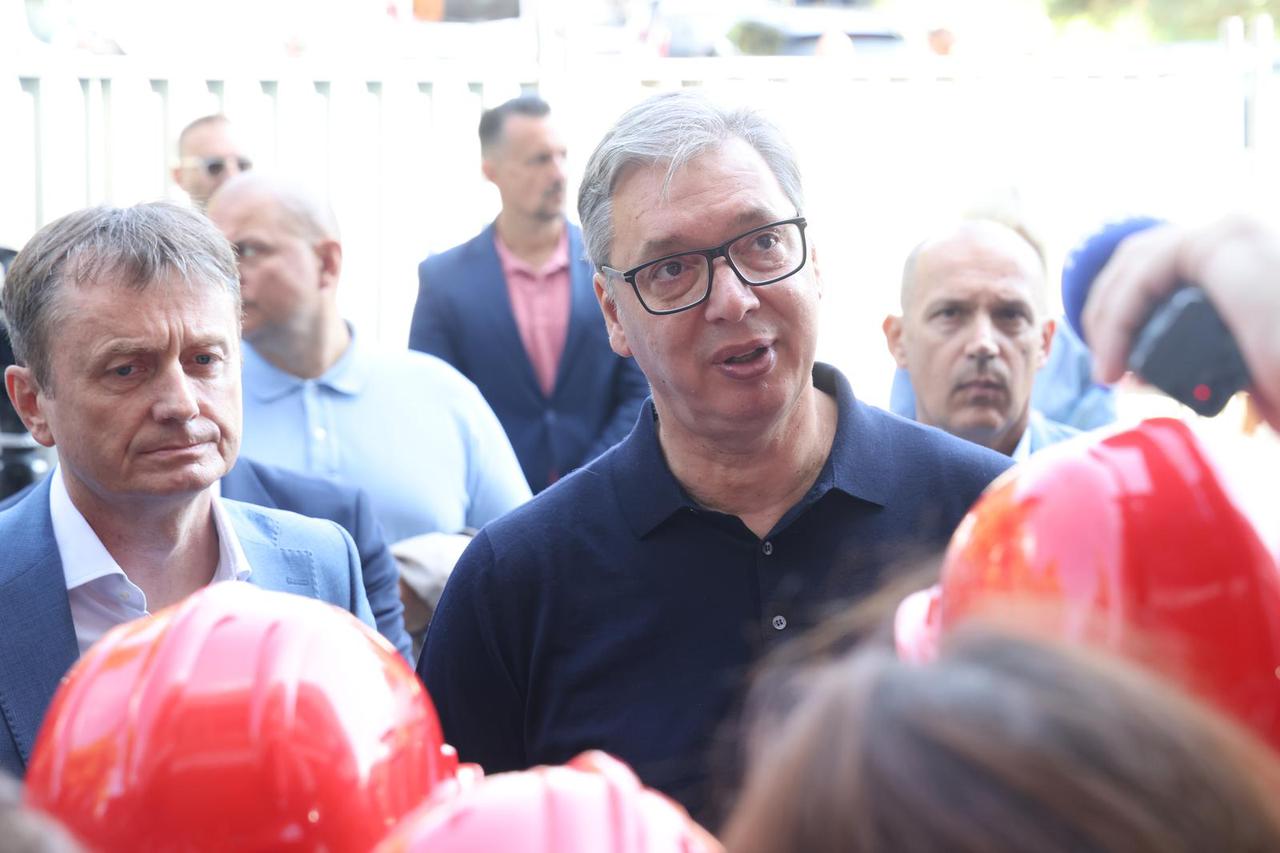 Beograd: Vučić obišao radove na Kliničkom centru Srbije 