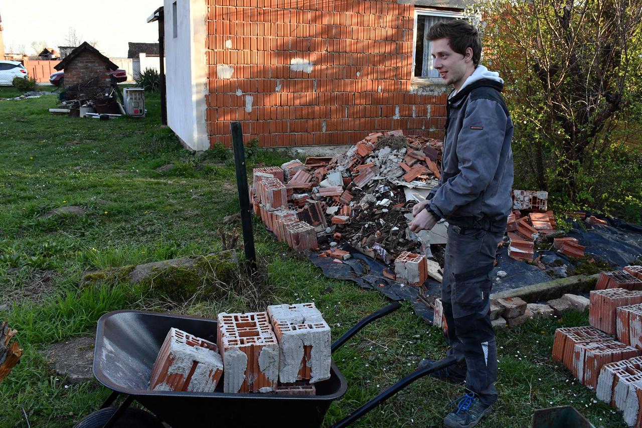 Slavonski Brod: Ivan Čavčić preuzeo je brigu o dvjema maloljetnim sestrama nakon smrti oba roditelja
