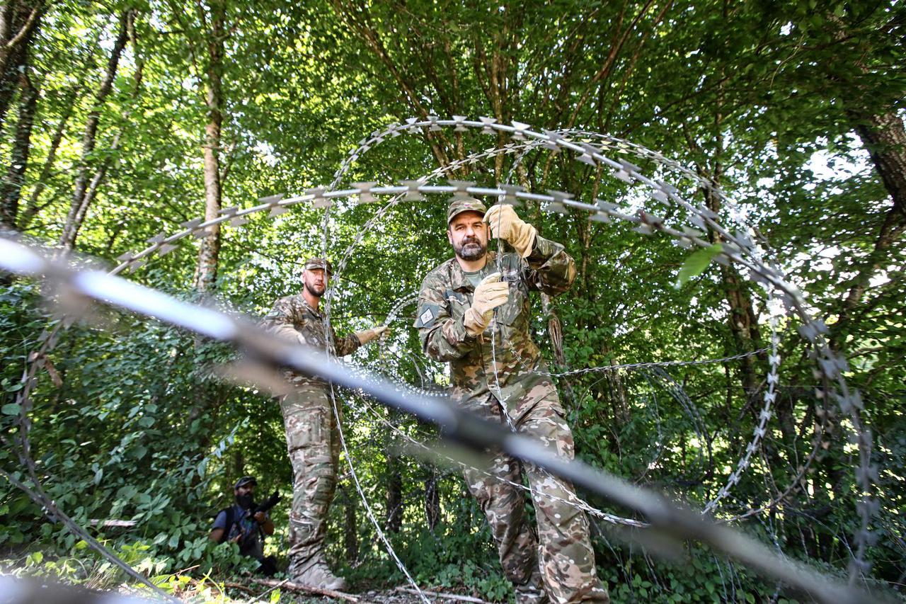 Slovenska vojska uklanja žilet-žicu na granici s Hrvatskom