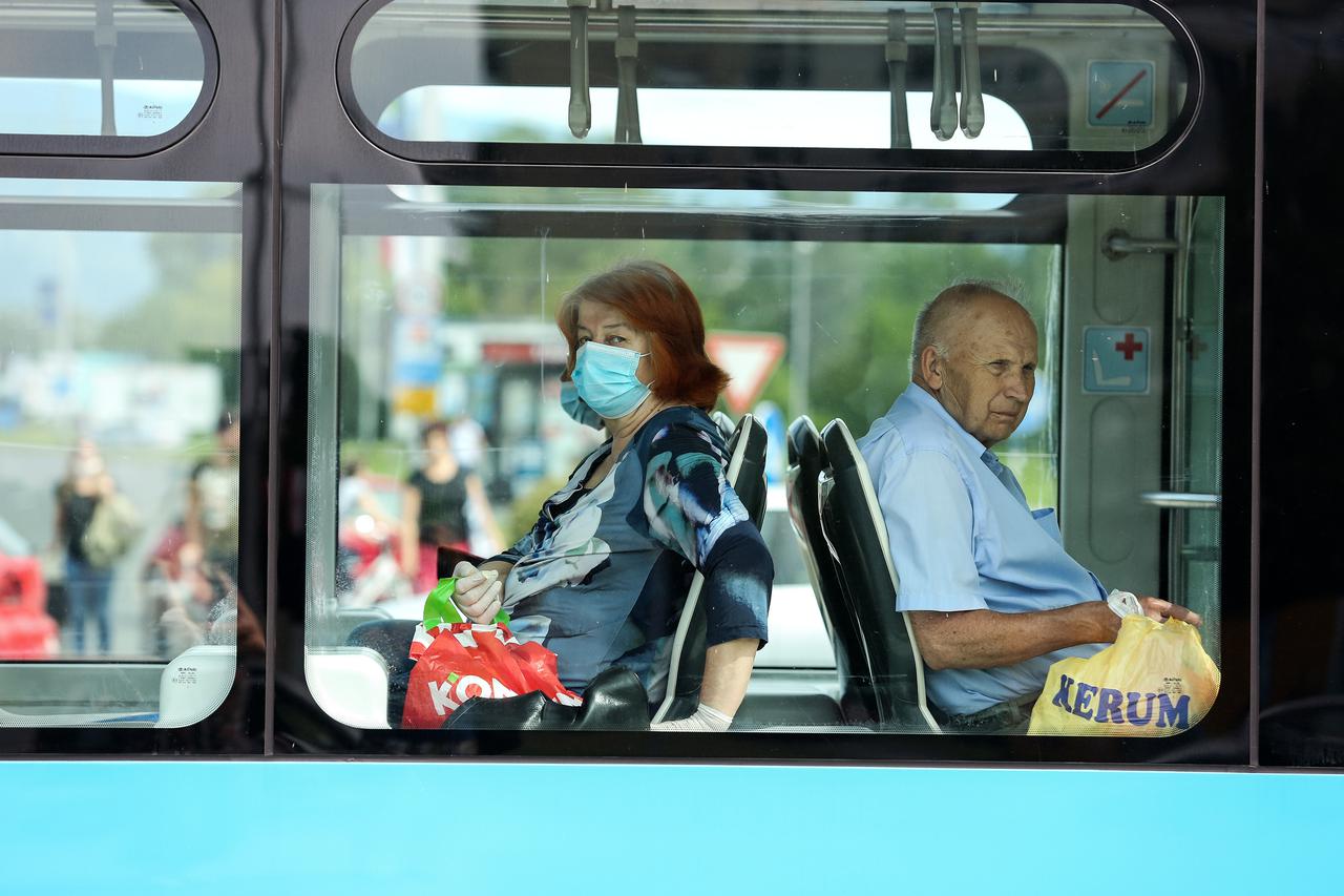 Od danas obvezno nošenje maski u javnom prijevozu